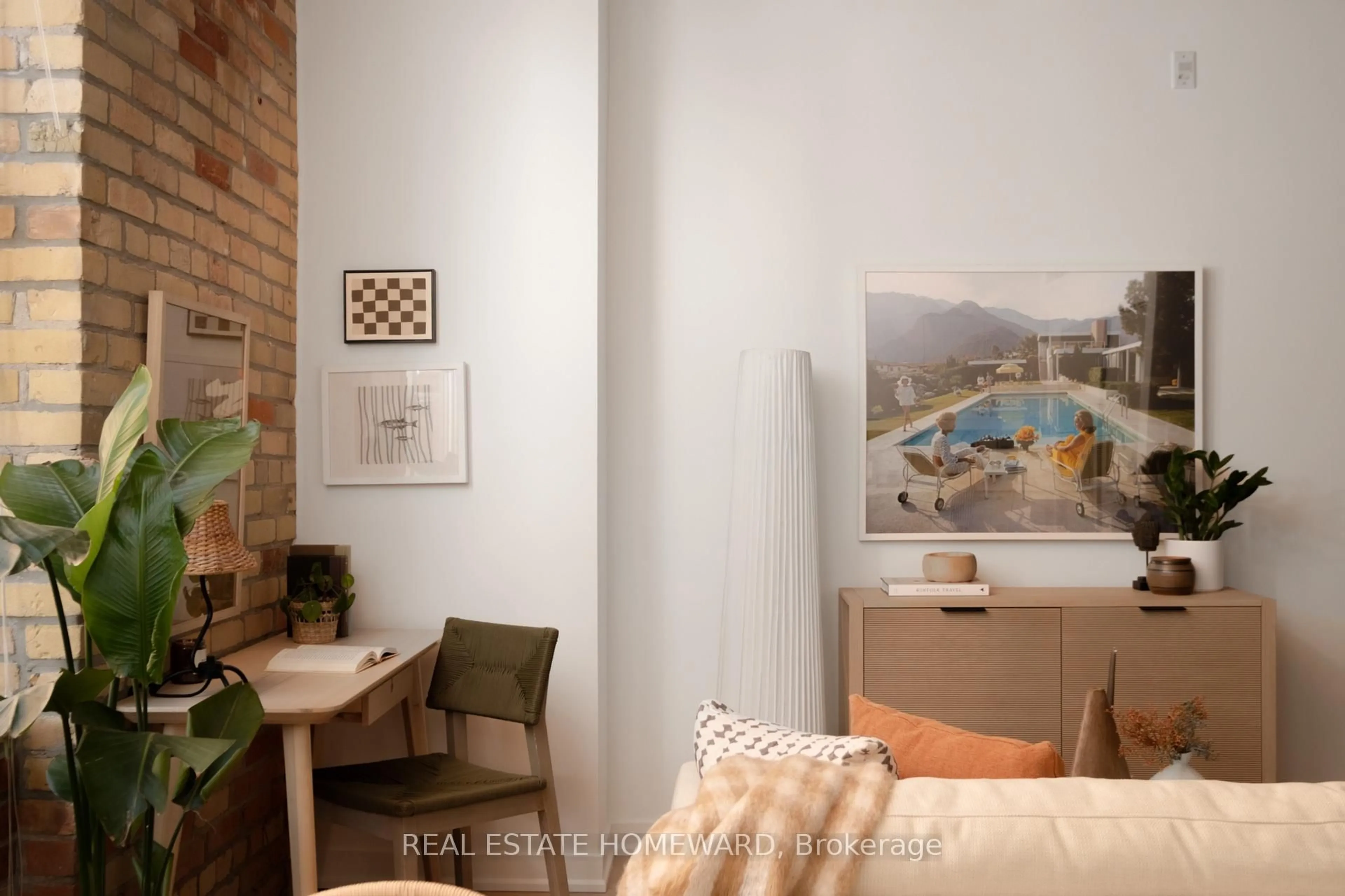 A pic of a room for 955 Queen St #321, Toronto Ontario M6J 3X5