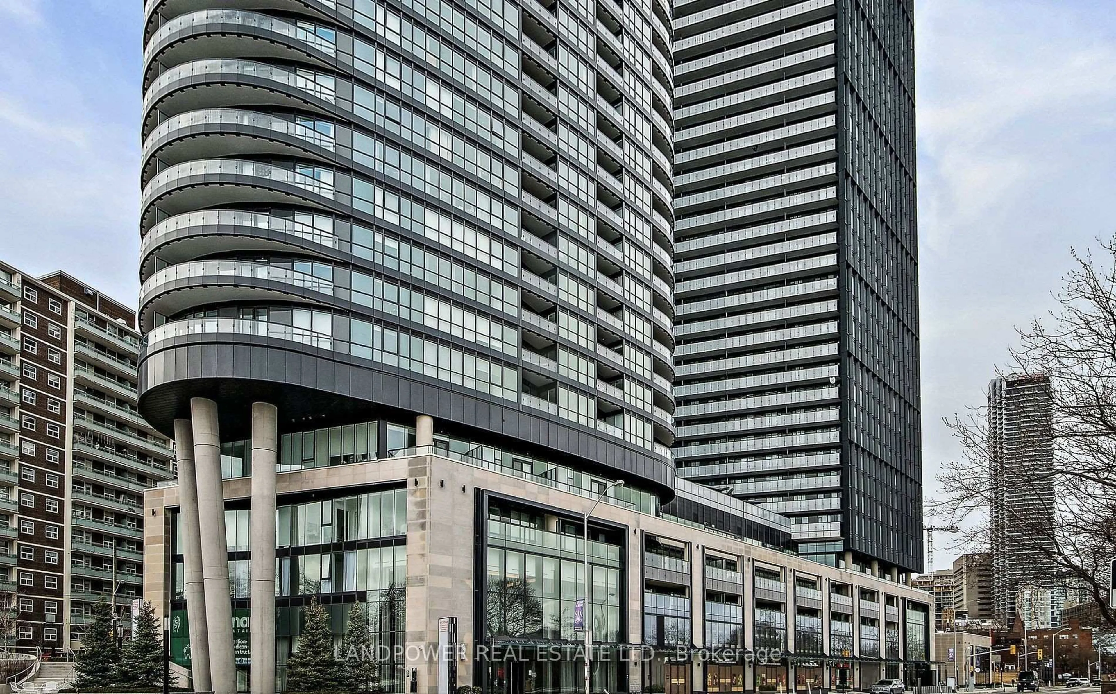 Indoor foyer for 575 Bloor St #704, Toronto Ontario M4W 0B2