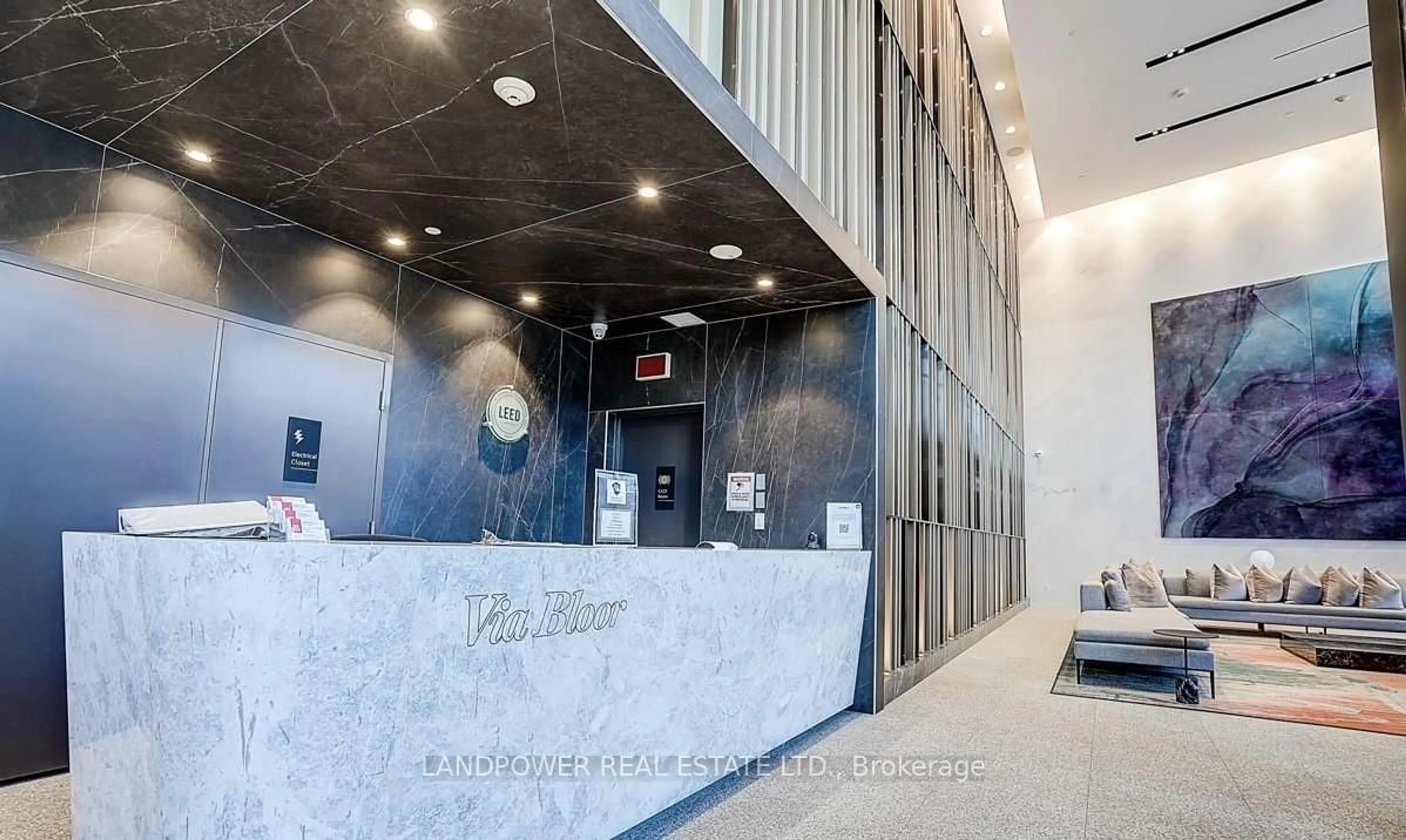 Indoor foyer for 575 Bloor St #704, Toronto Ontario M4W 0B2
