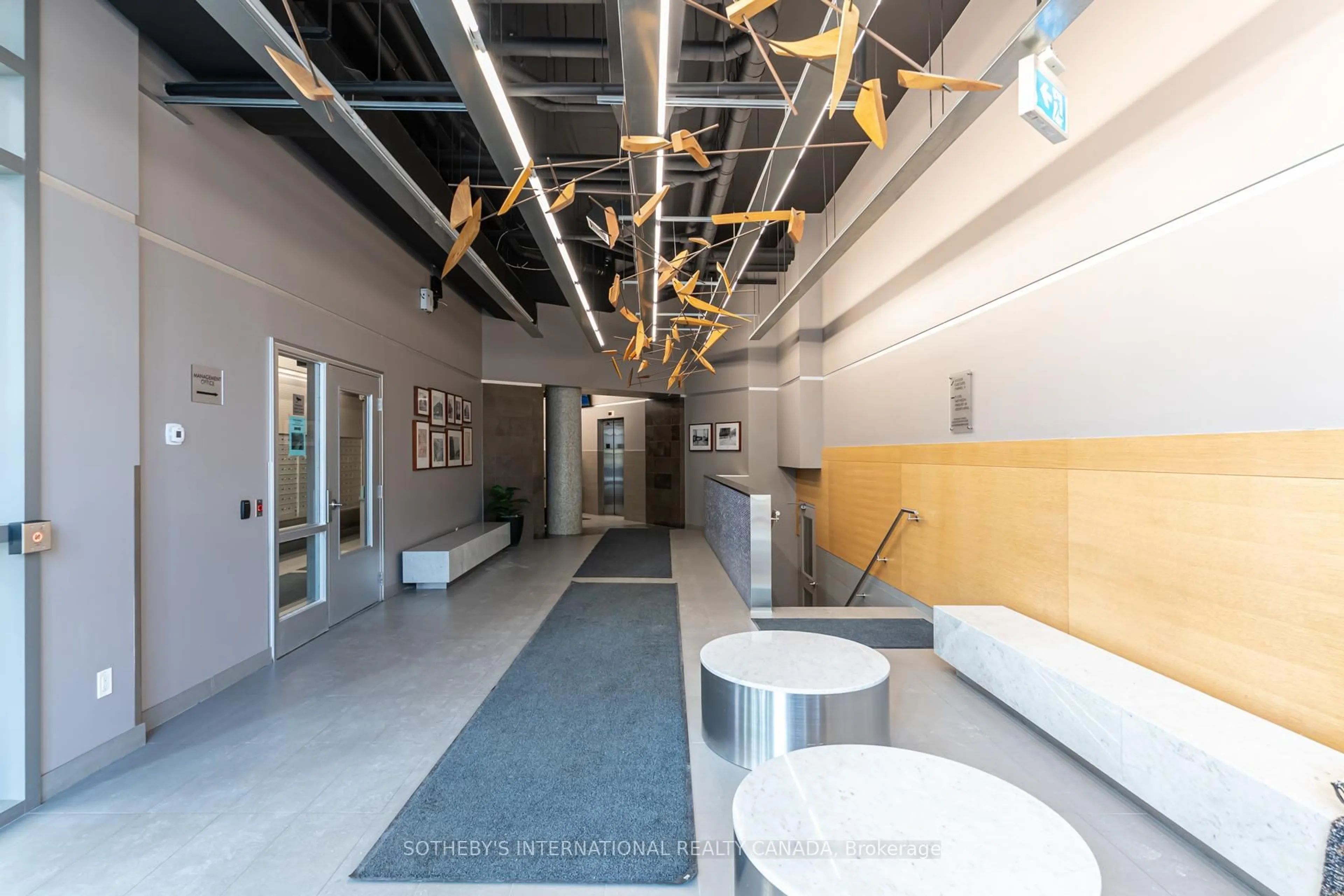 Indoor foyer for 150 Sudbury St #916, Toronto Ontario M6J 3S8