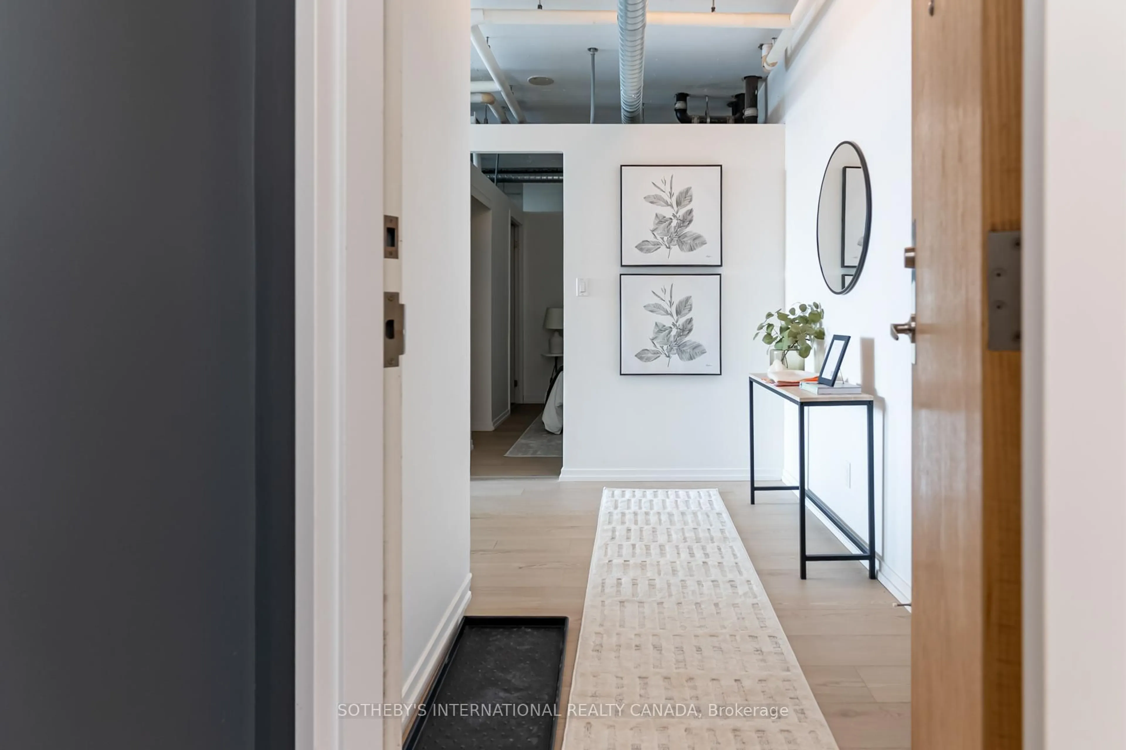 Indoor entryway for 150 Sudbury St #916, Toronto Ontario M6J 3S8