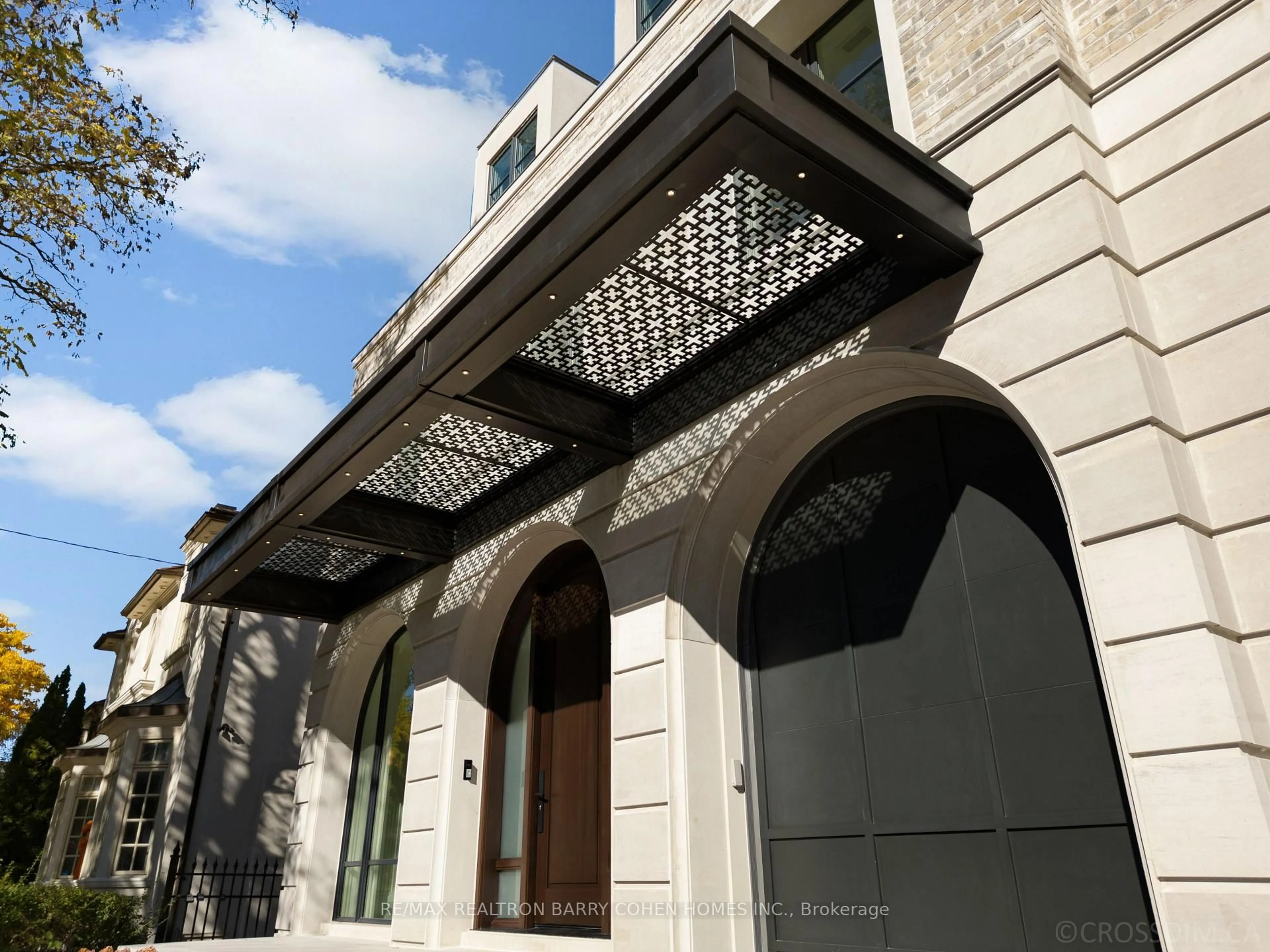 Home with brick exterior material, street for 117 Yonge Blvd, Toronto Ontario M5M 3H2