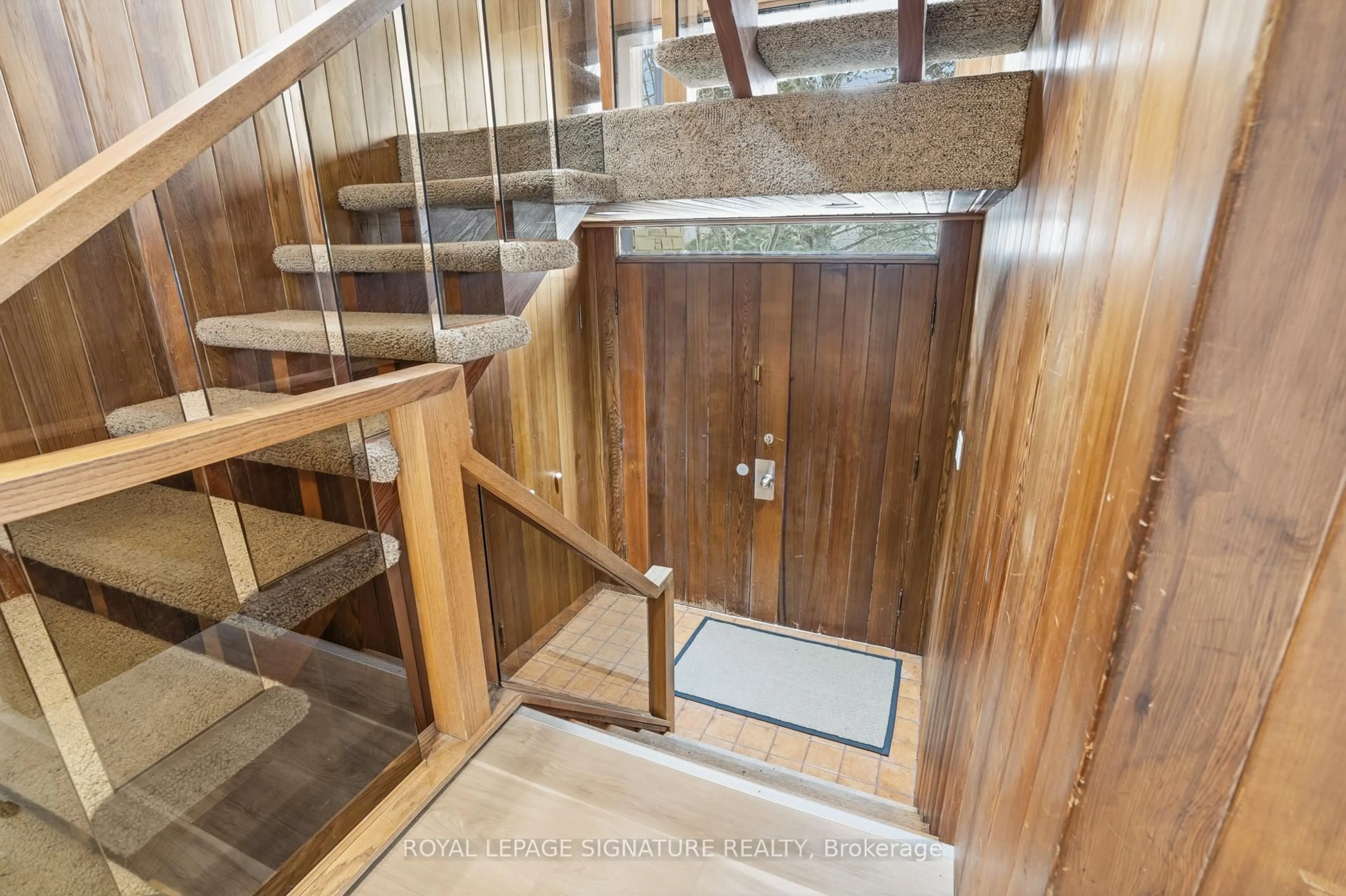 Indoor foyer for 61 Valentine Dr, Toronto Ontario M3A 3J7