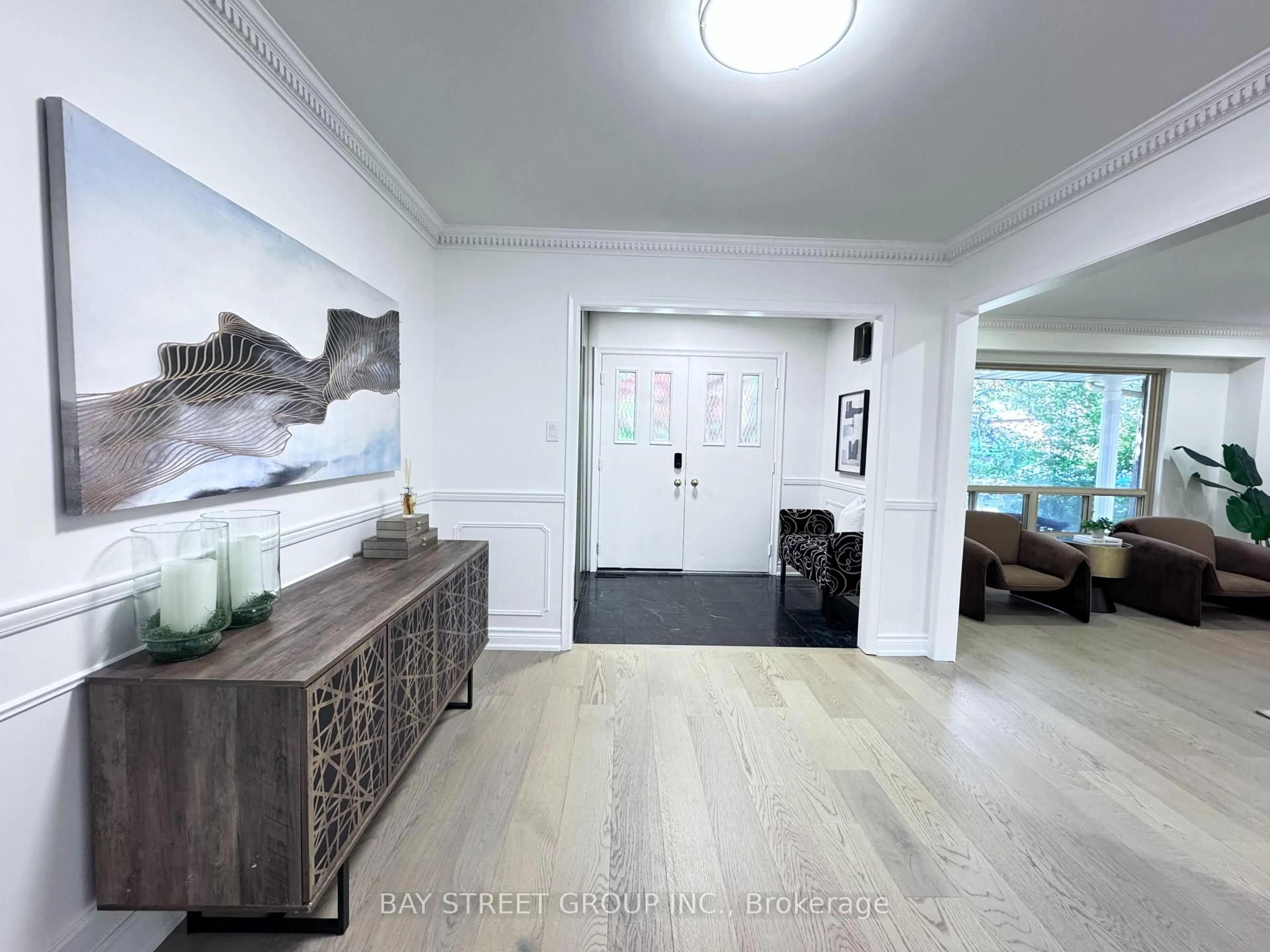 Indoor entryway for 37 Abbeywood Tr, Toronto Ontario M3B 3B4