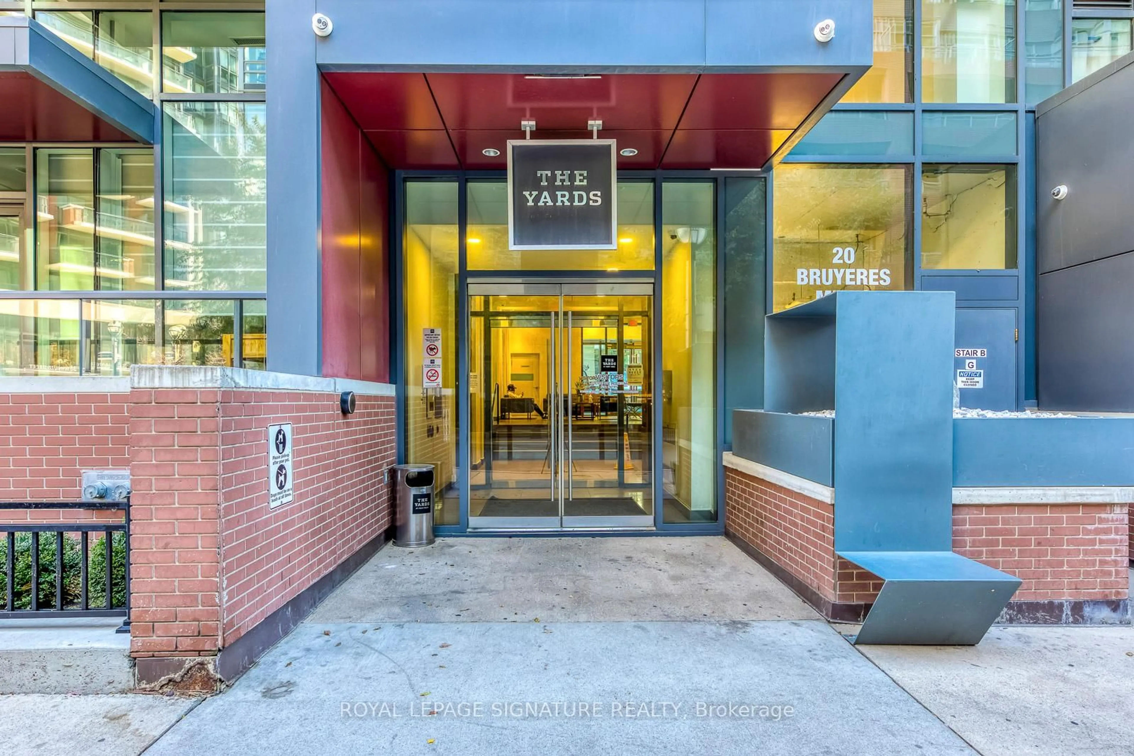 Indoor foyer for 20 Bruyeres Mews #1901, Toronto Ontario M5V 0G8