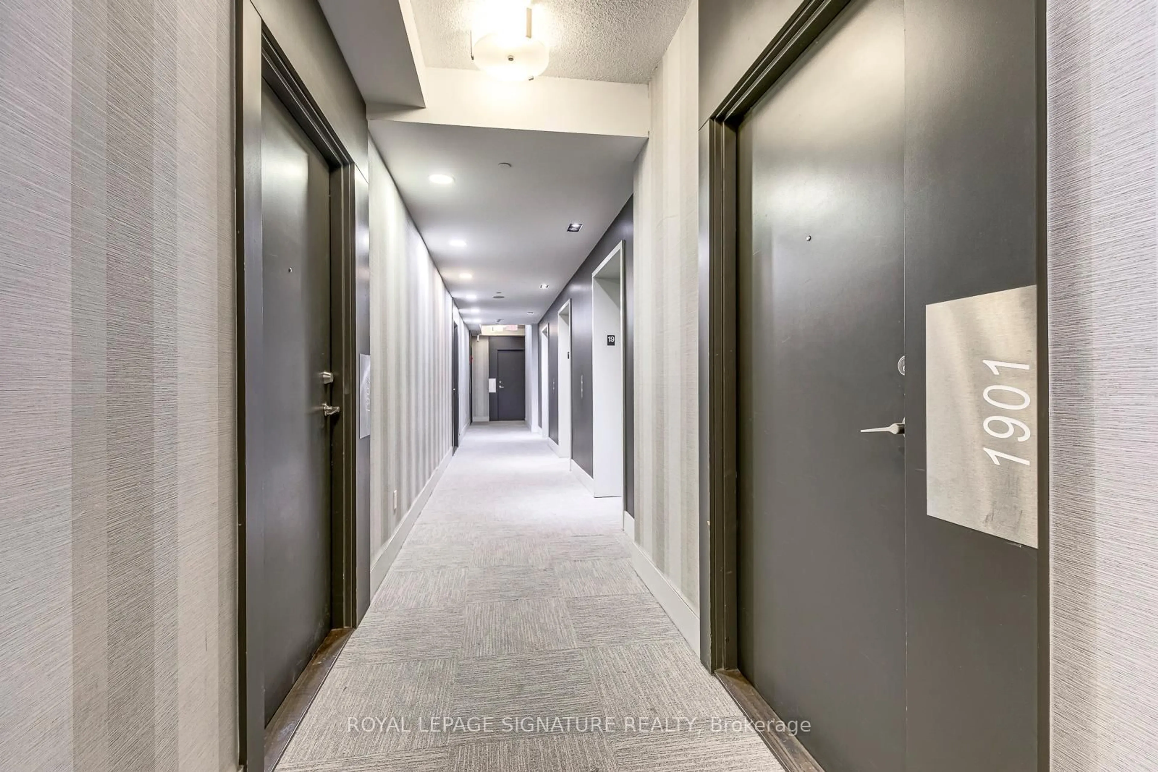 Indoor foyer for 20 Bruyeres Mews #1901, Toronto Ontario M5V 0G8