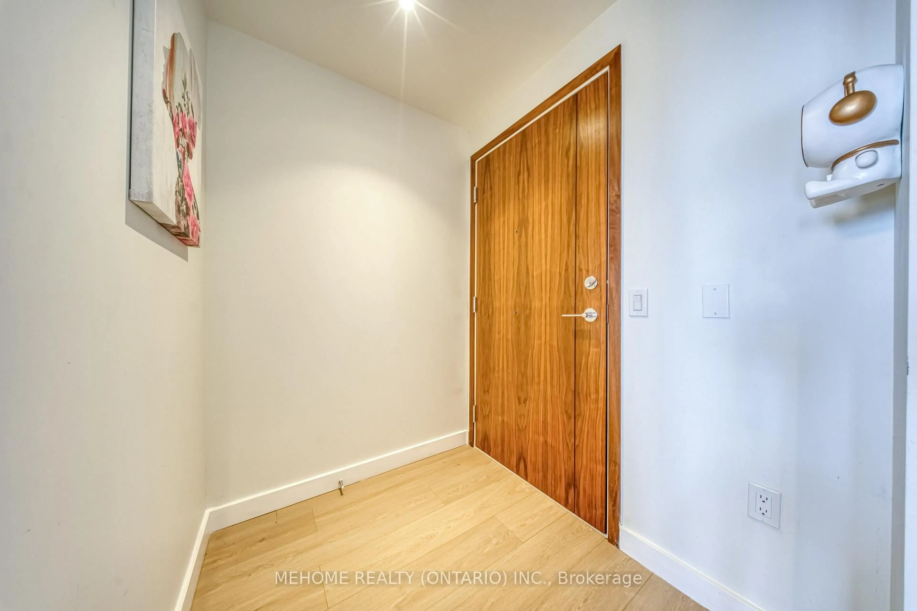 Indoor entryway for 95 McMahon Dr #3907, Toronto Ontario M2K 0H1