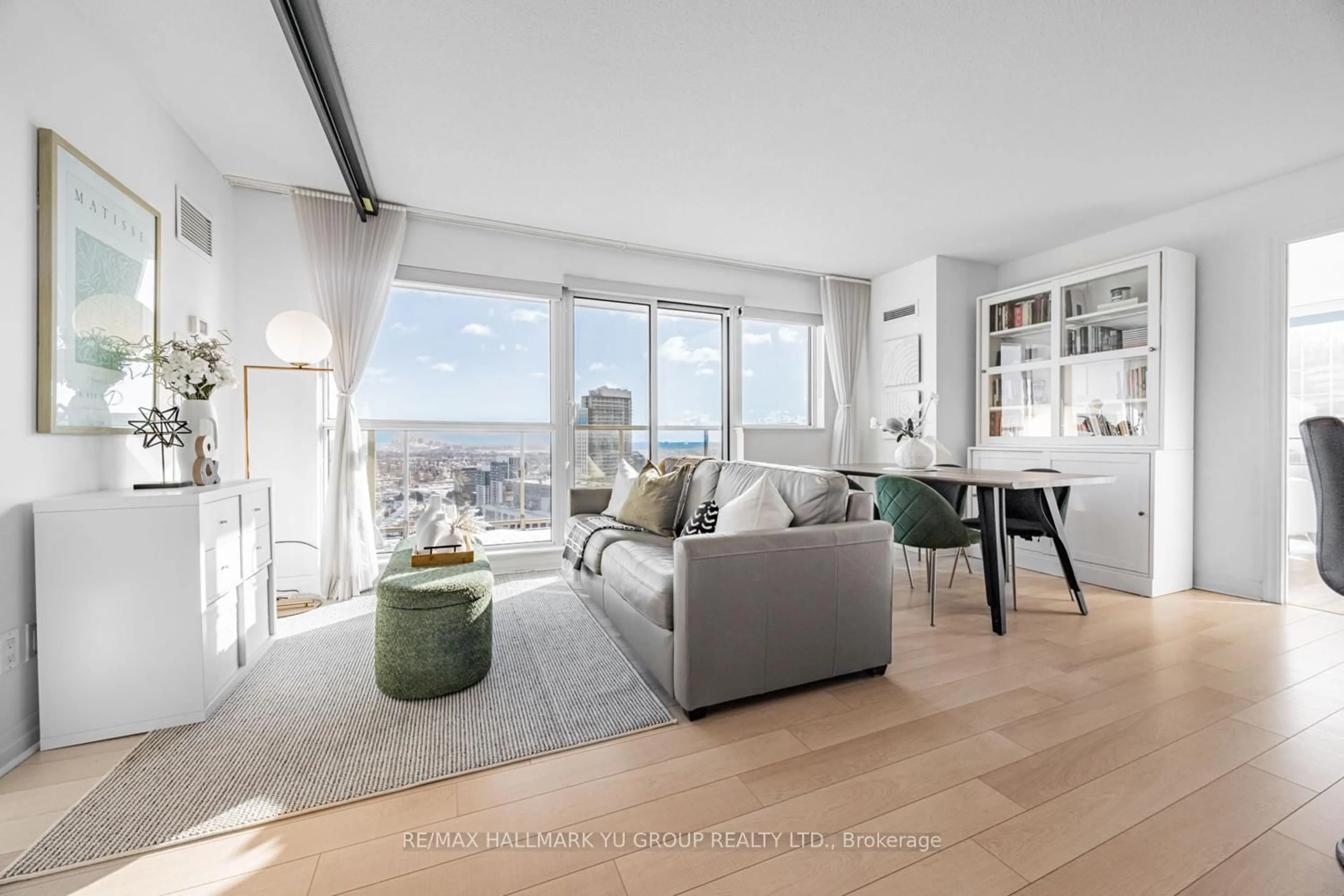 Living room with furniture, unknown for 2015 Sheppard Ave #3509, Toronto Ontario M2J 0B3