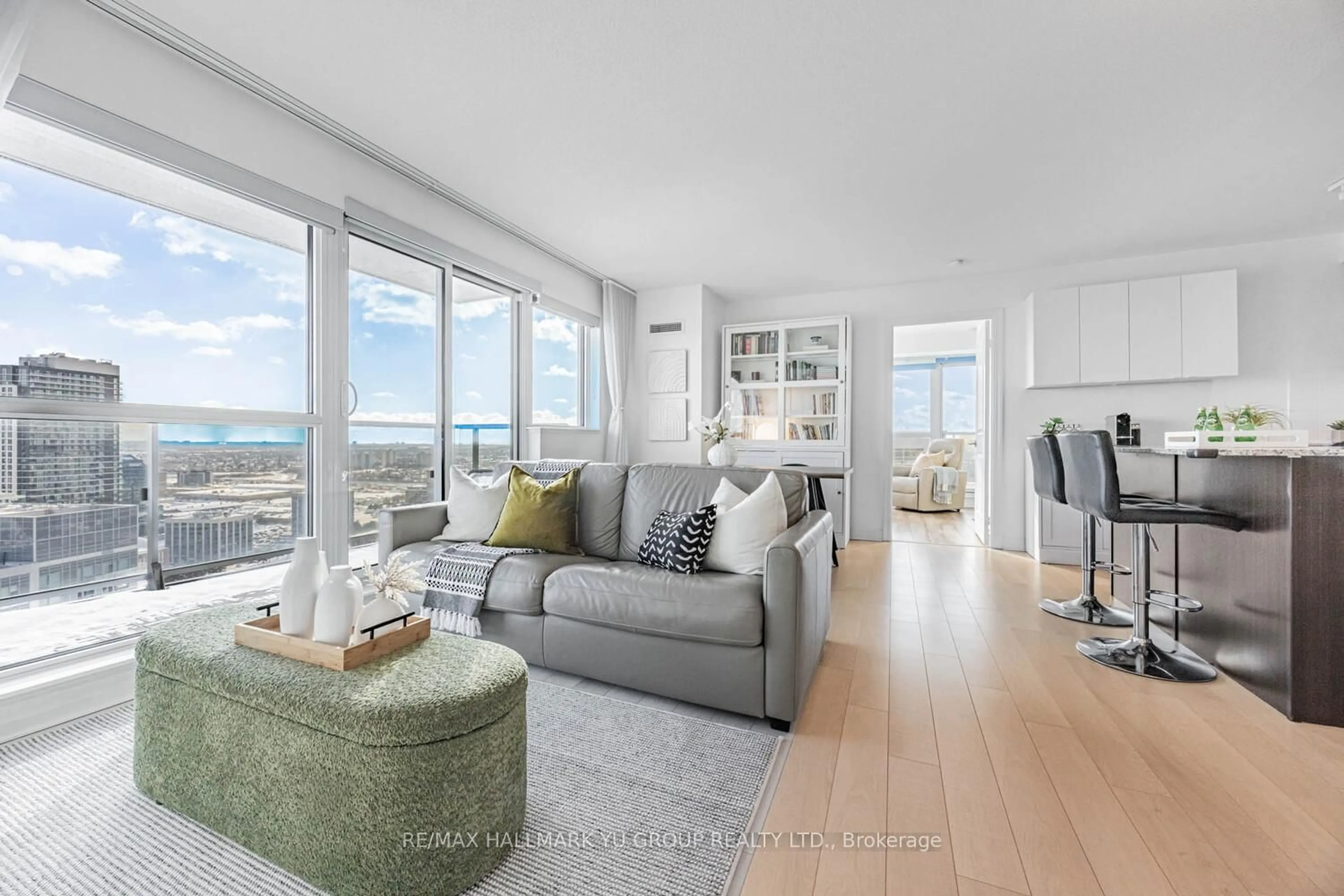 Living room with furniture, unknown for 2015 Sheppard Ave #3509, Toronto Ontario M2J 0B3