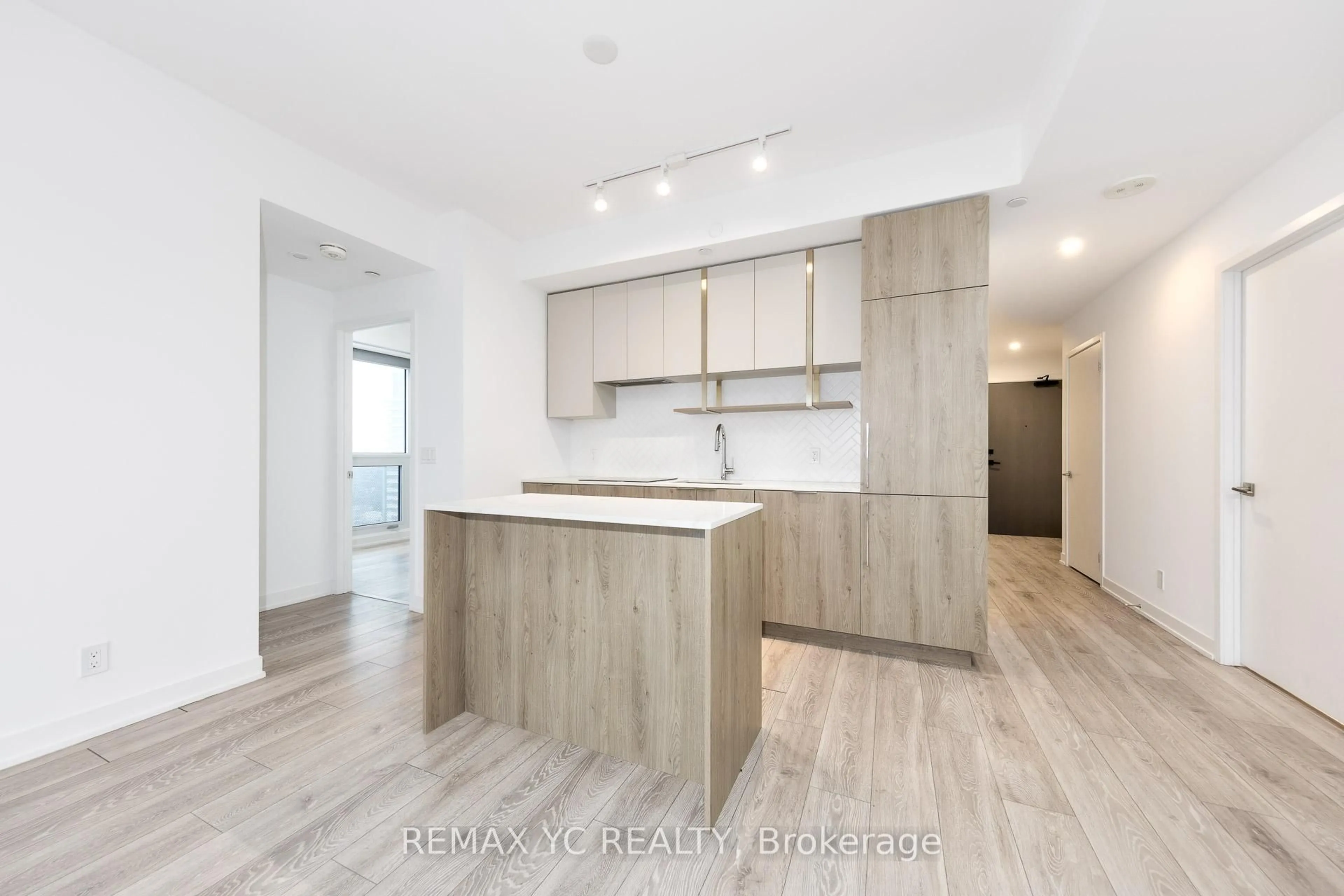 Open concept kitchen, wood/laminate floor for 15 Holmes Ave #2504, Toronto Ontario M2N 0L4