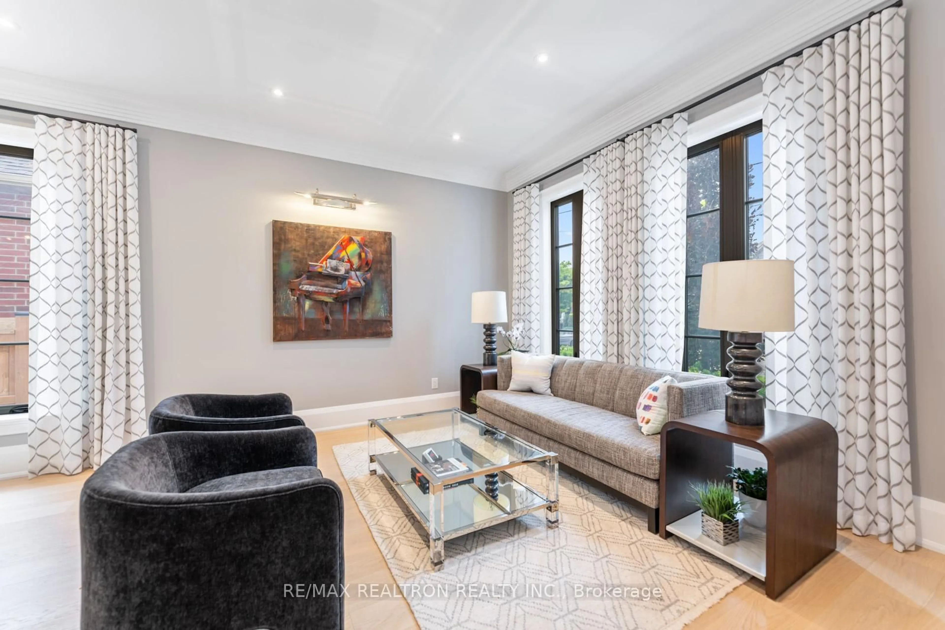 Living room with furniture, unknown for 20 Sunbeam Ave, Toronto Ontario M3H 1W7