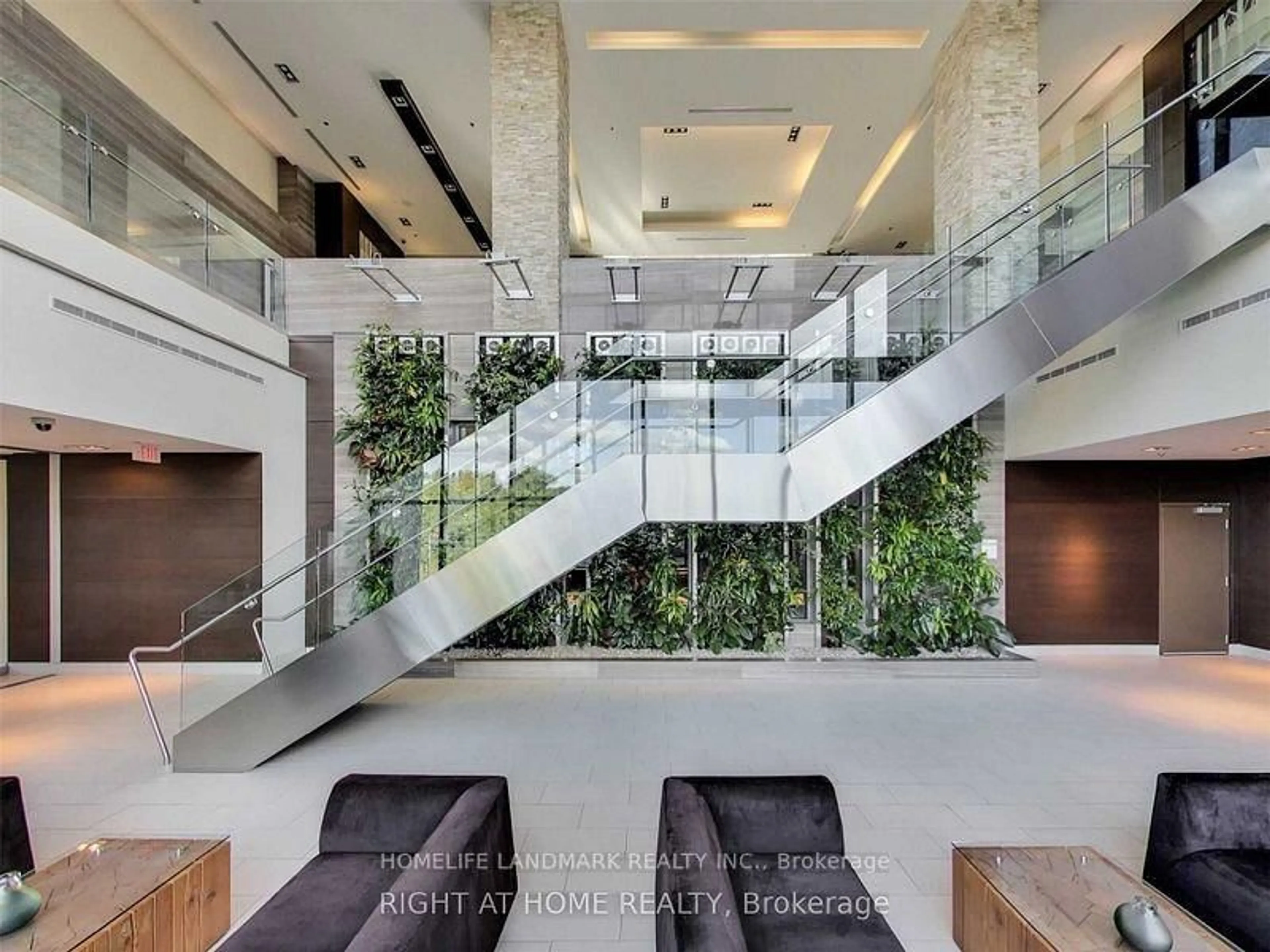 Indoor foyer for 35 Brian Peck Cres #901, Toronto Ontario M4G 0A5