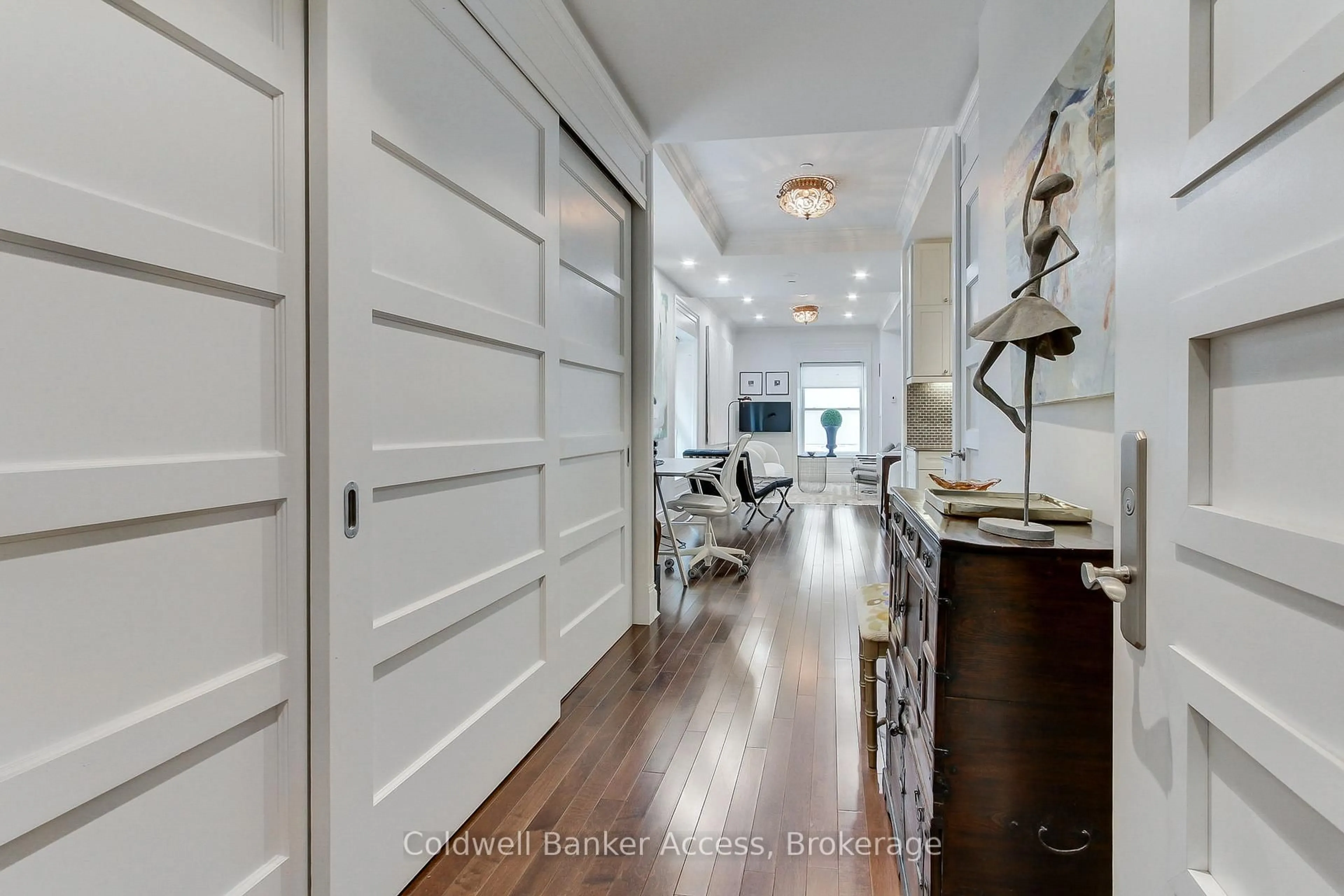 Indoor entryway for 22 Leader Lane #433, Toronto Ontario M5E 0B2