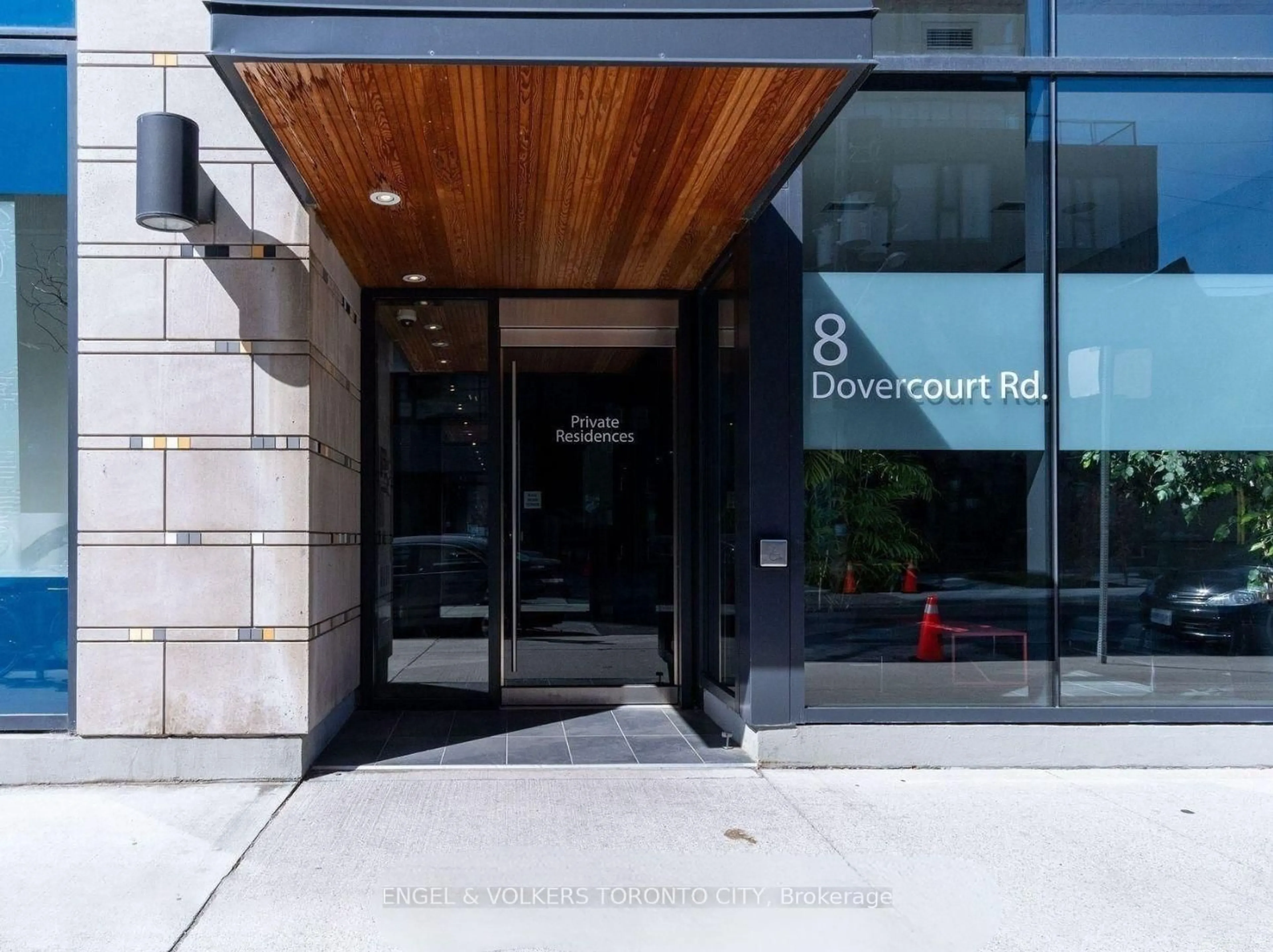 Indoor foyer for 8 Dovercourt Rd #209, Toronto Ontario M6J 0B6