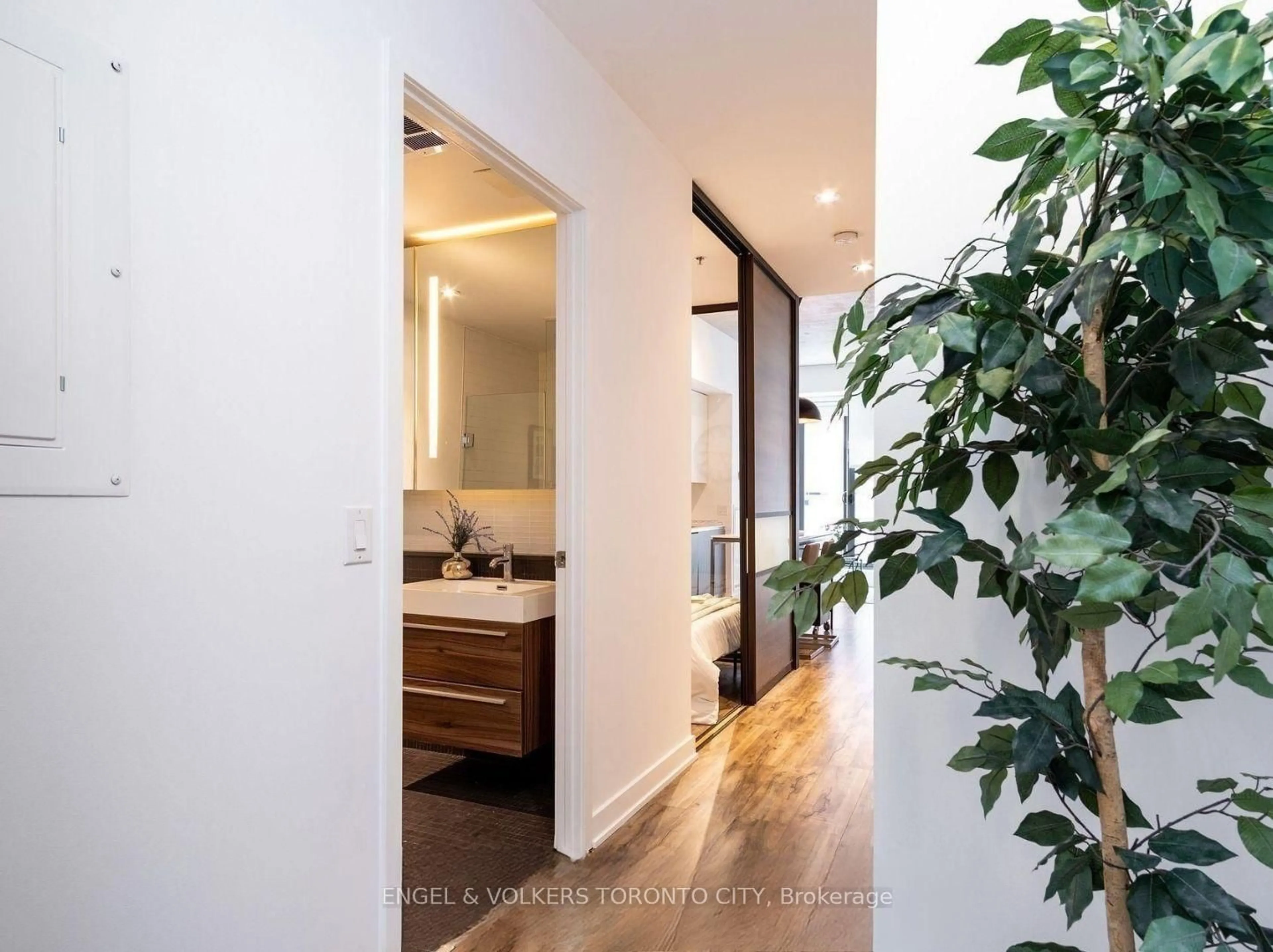 Indoor entryway for 8 Dovercourt Rd #209, Toronto Ontario M6J 0B6