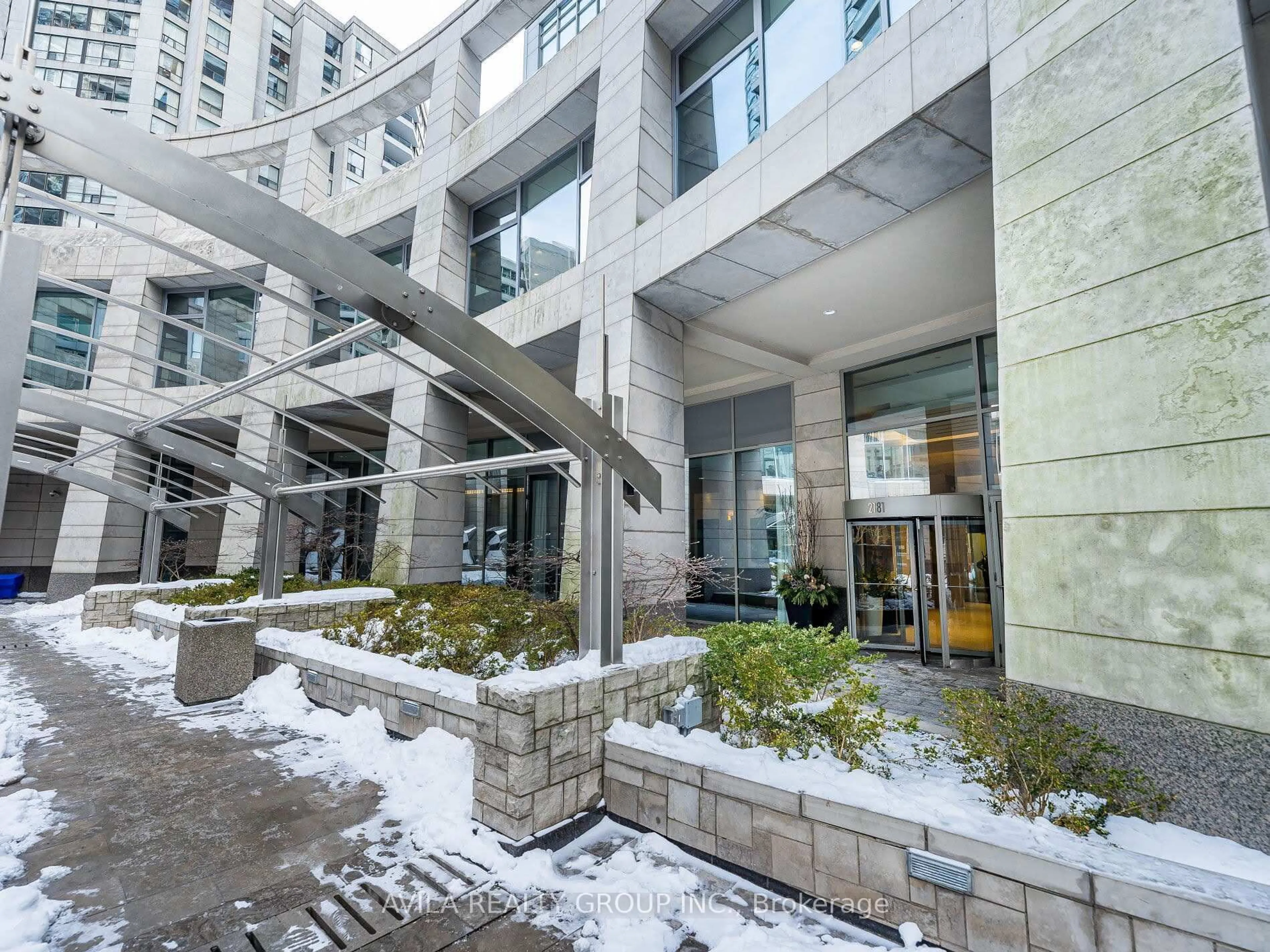 Indoor foyer for 2181 Yonge St #1504, Toronto Ontario M4S 3H7