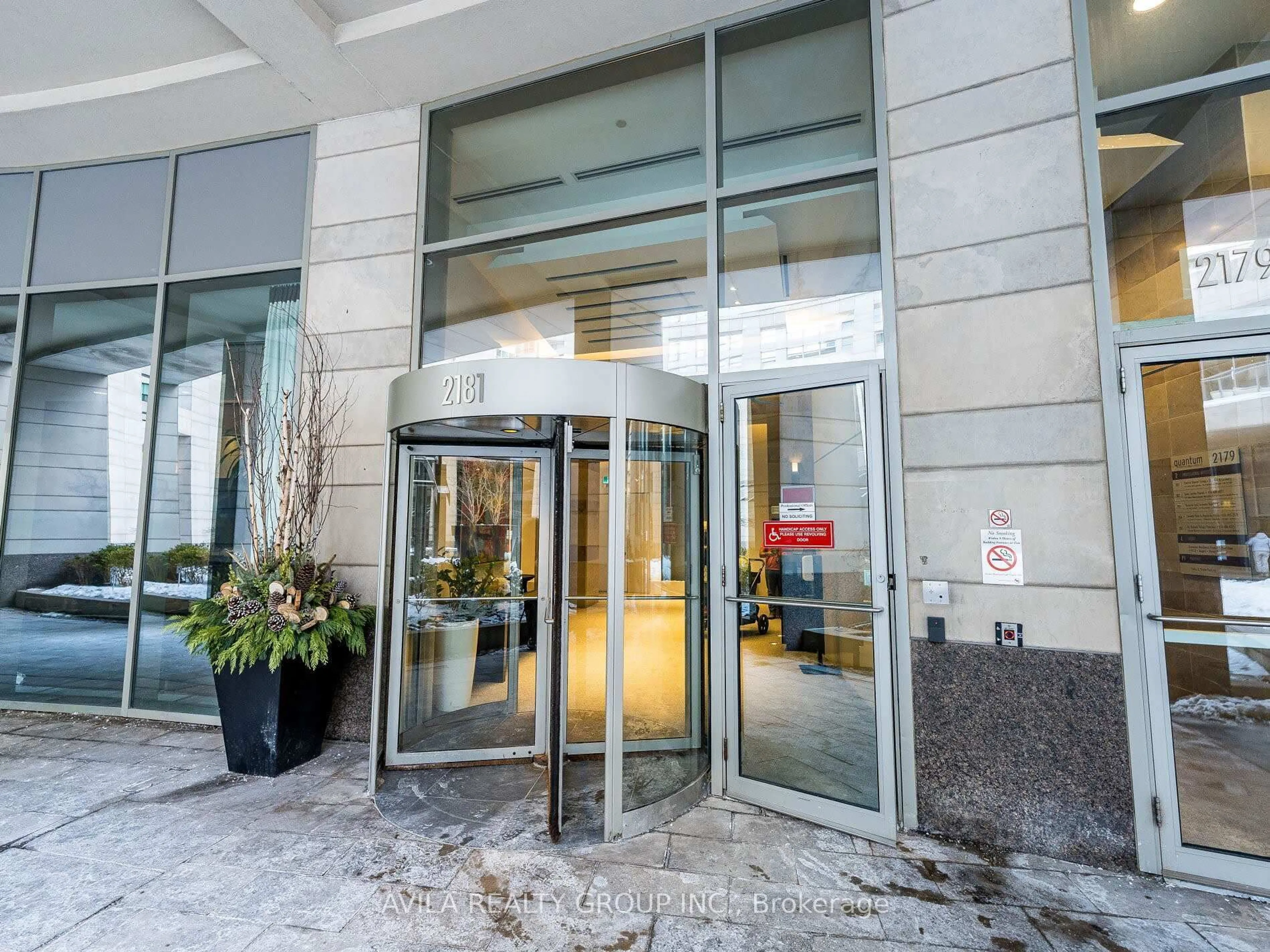Indoor foyer for 2181 Yonge St #1504, Toronto Ontario M4S 3H7