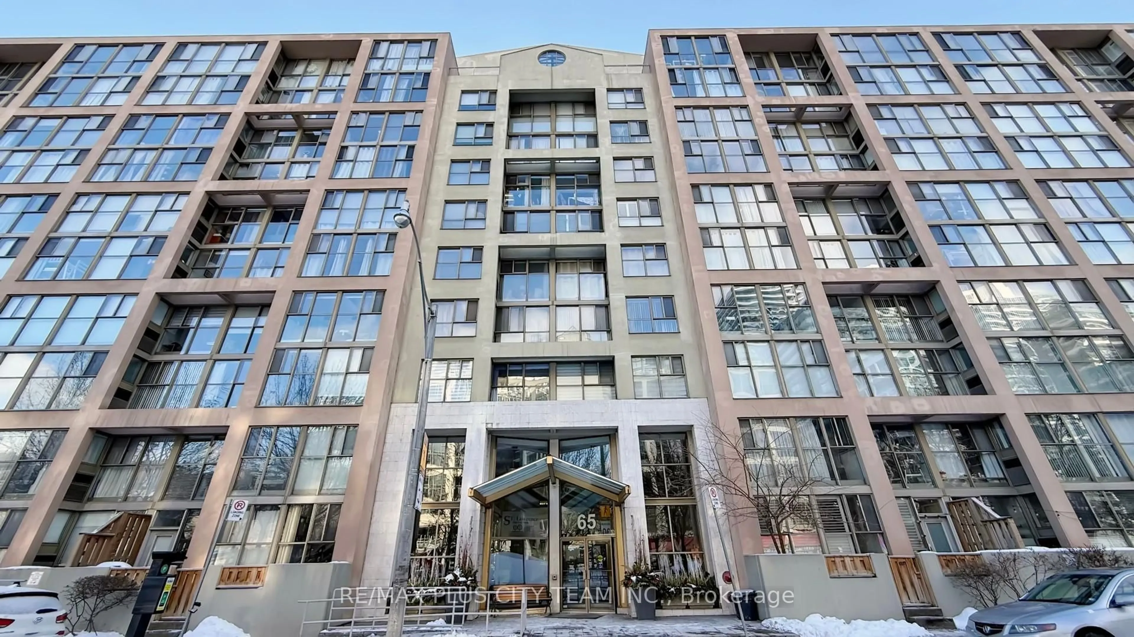 Indoor foyer for 65 Scadding Ave #205, Toronto Ontario M5A 4L1