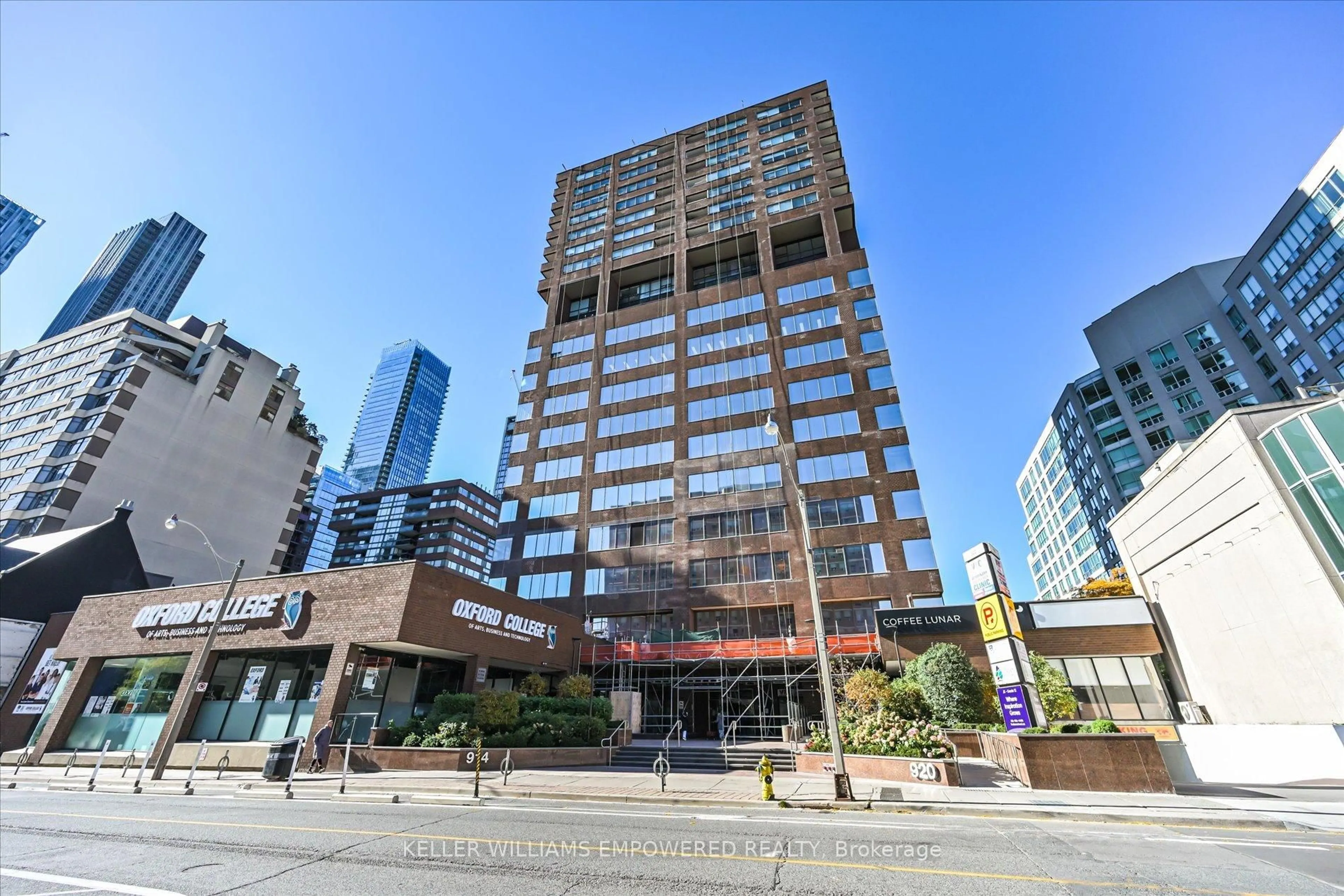 Indoor foyer for 914 Yonge St #1612, Toronto Ontario M4W 3C8