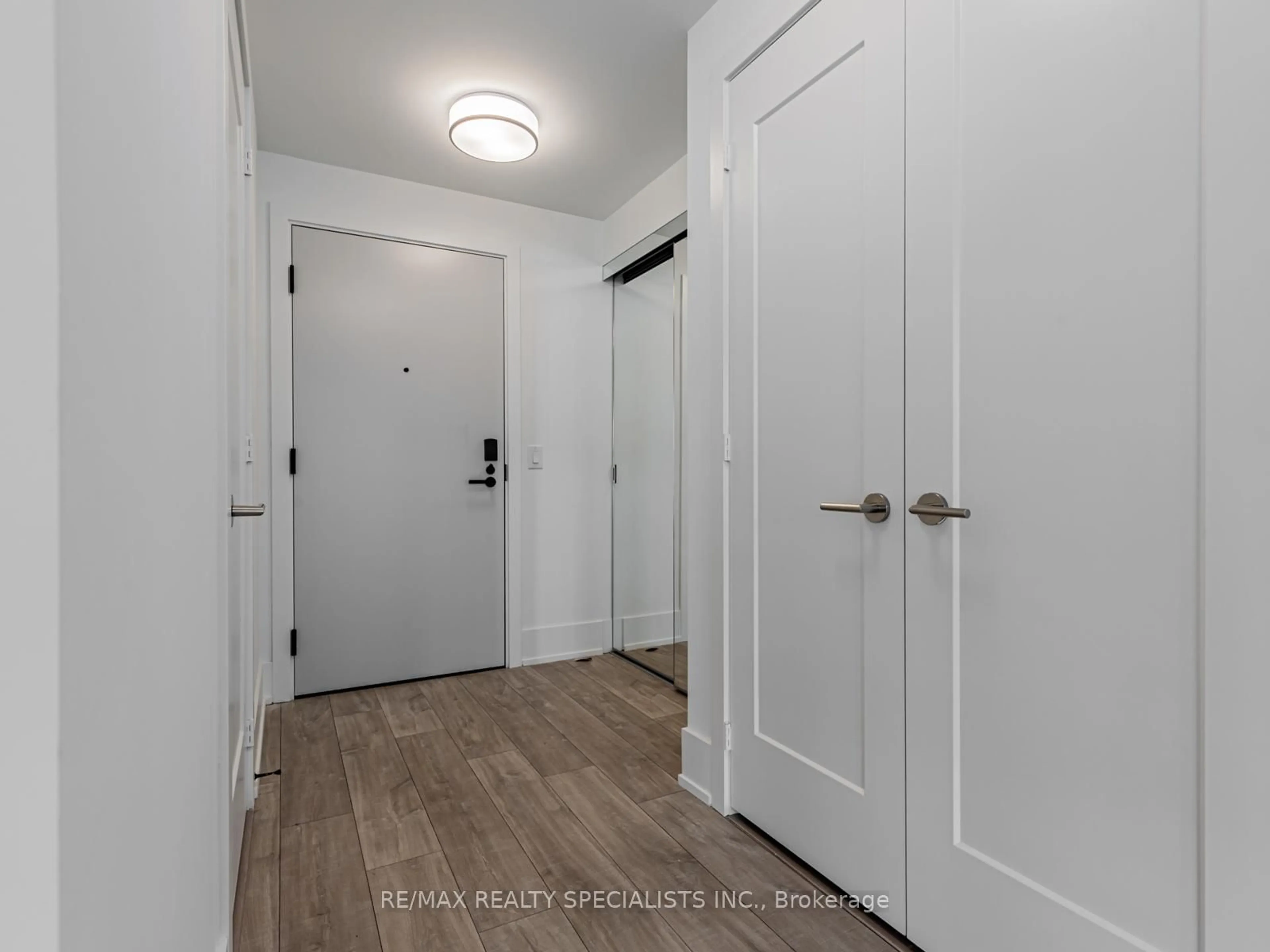 Indoor entryway for 115 Denison Ave #920, Toronto Ontario M5T 2N1
