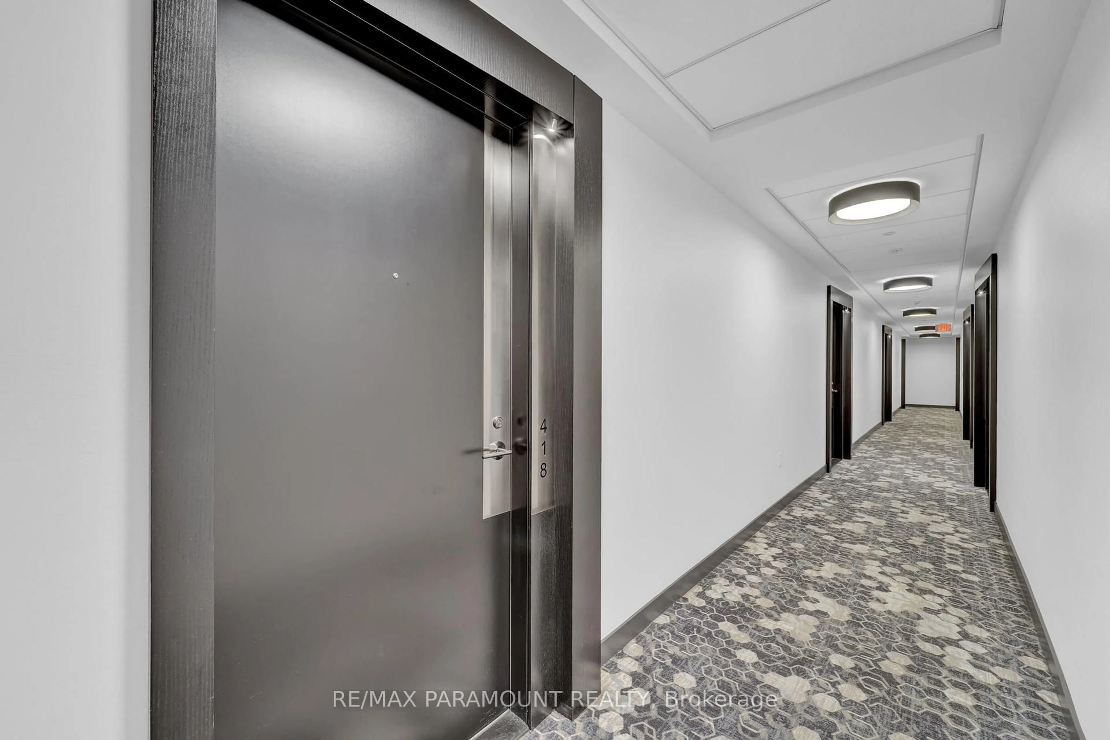 Indoor foyer for 101 Erskine Ave #418, Toronto Ontario M4P 0C5