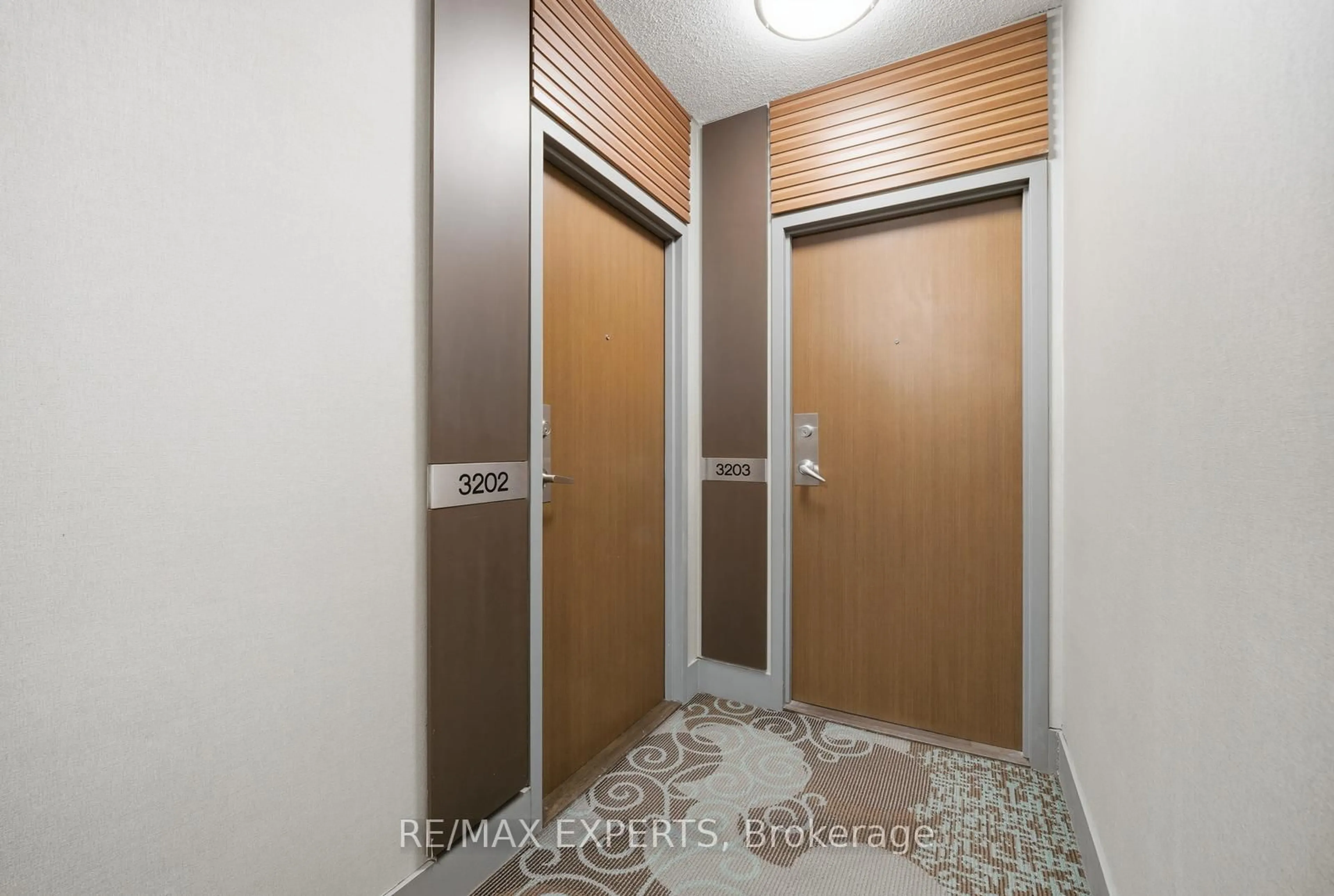 Indoor entryway for 35 Mariner Terr #3202, Toronto Ontario M5V 3V9