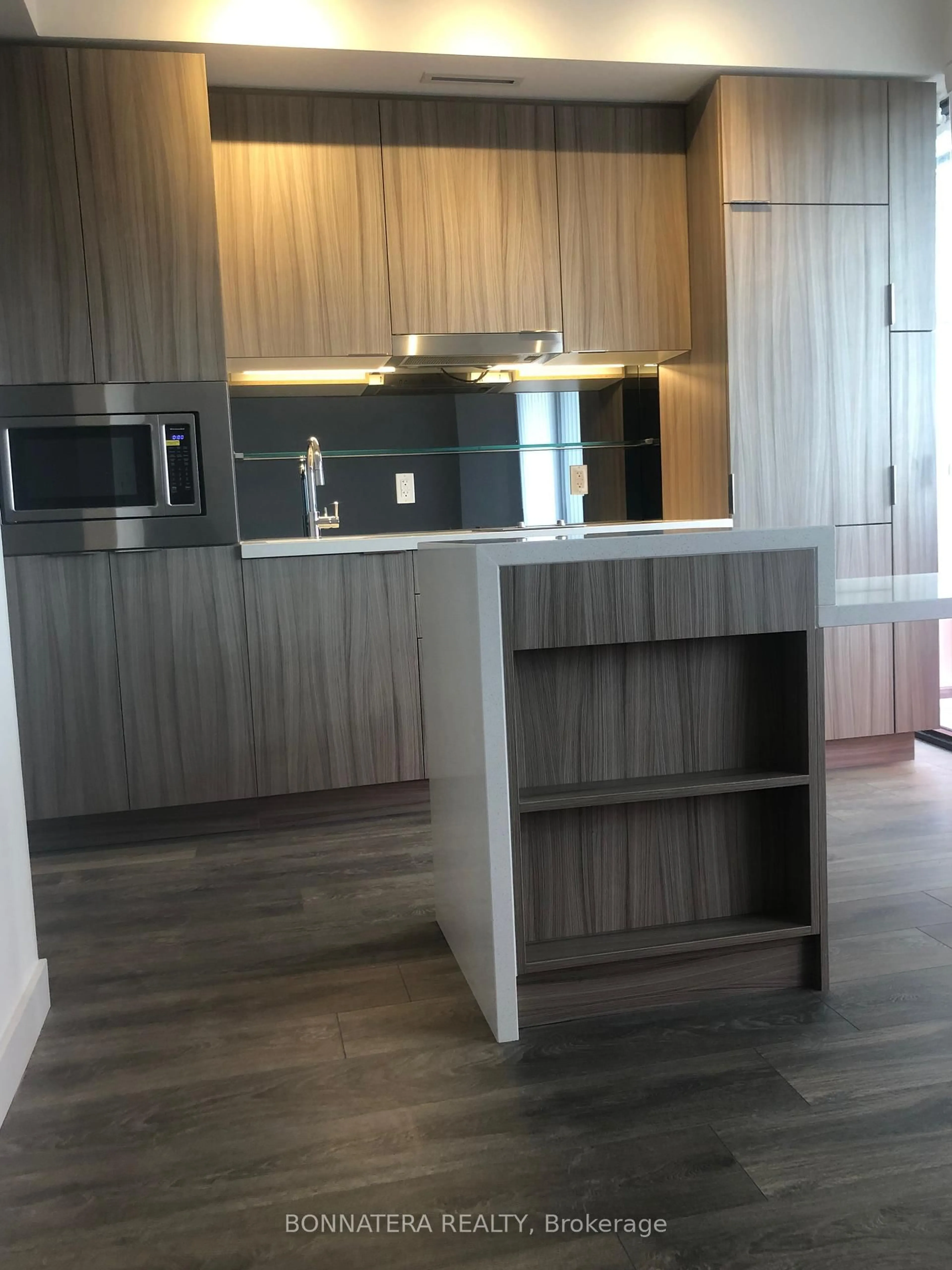 Unknown for 215 Queen St #1103, Toronto Ontario M5V 0P5