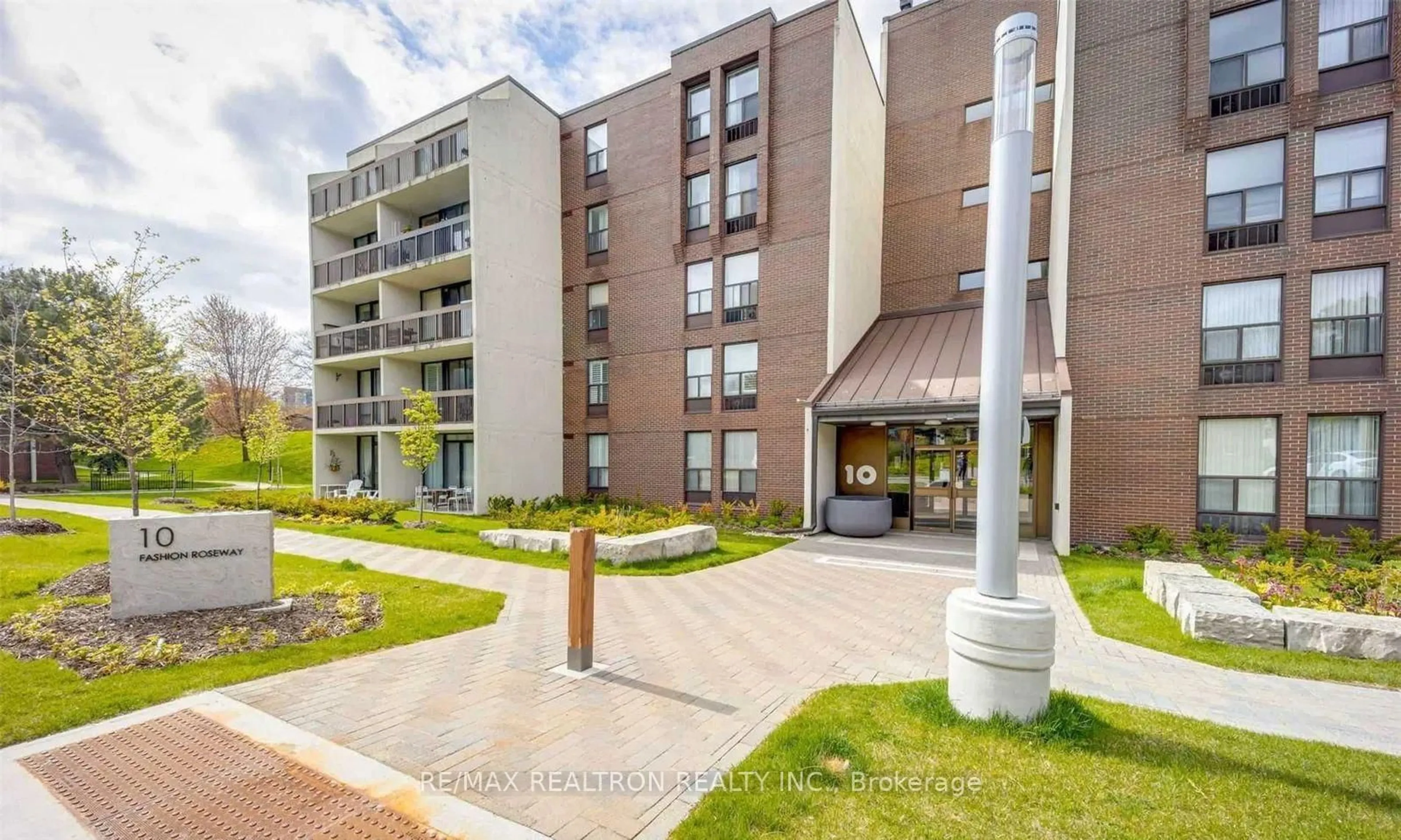 A pic from outside/outdoor area/front of a property/back of a property/a pic from drone, street for 10 Fashion Roseway #507, Toronto Ontario M2N 6B6
