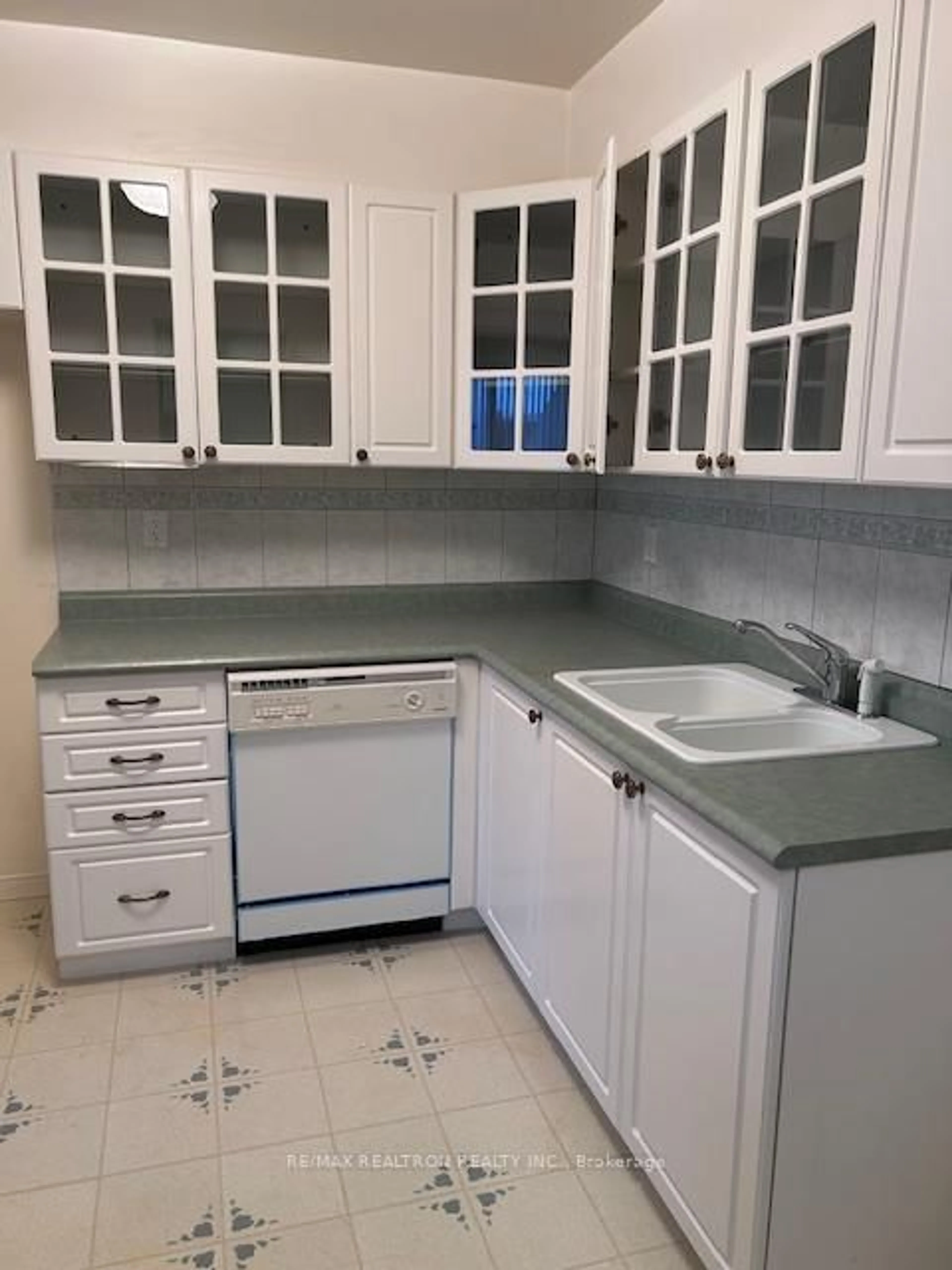 Standard kitchen, ceramic/tile floor for 10 Fashion Roseway #507, Toronto Ontario M2N 6B6