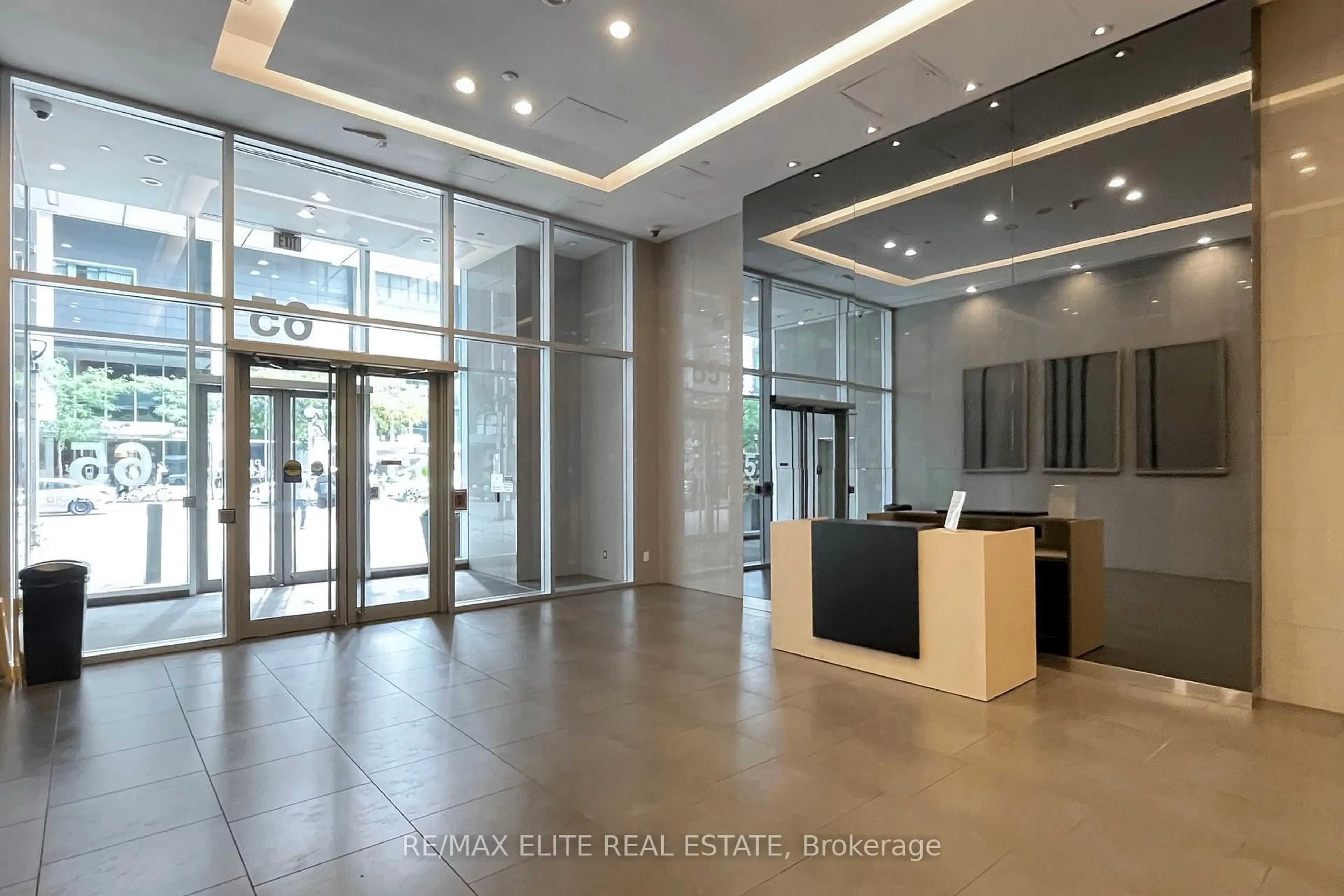Indoor foyer for 65 Bremner Blvd #2208, Toronto Ontario M5J 0A7