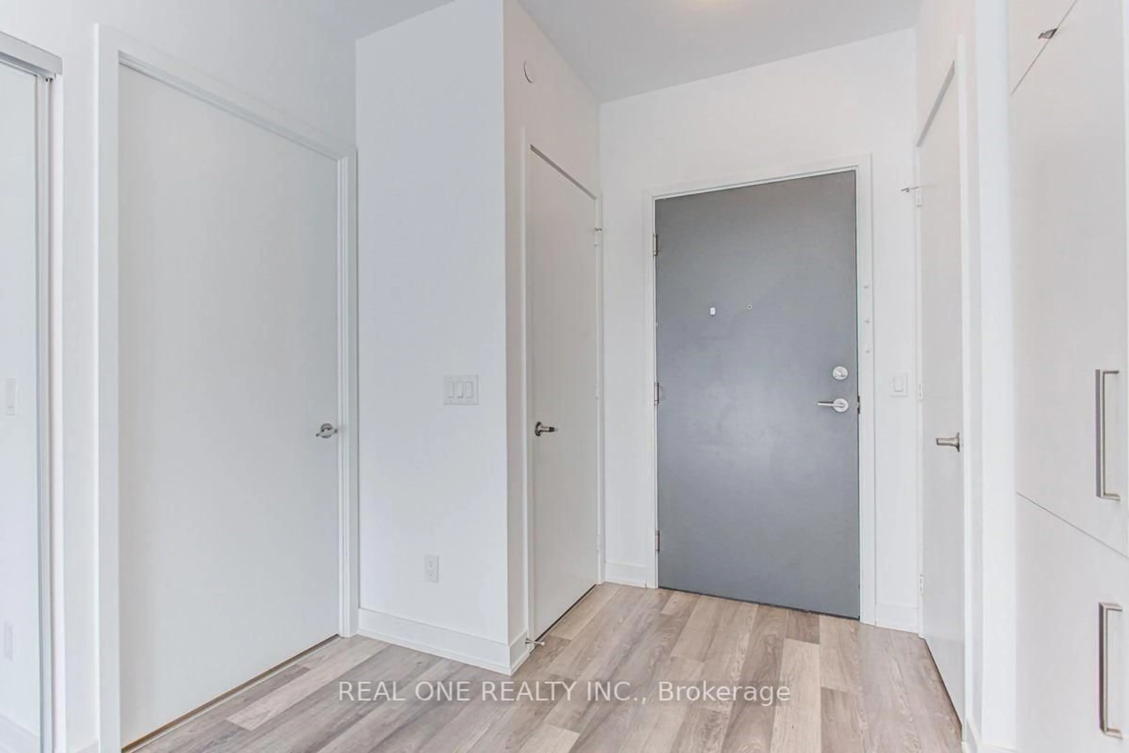 Indoor entryway for 5180 Yonge St #2210, Toronto Ontario M2N 0K5
