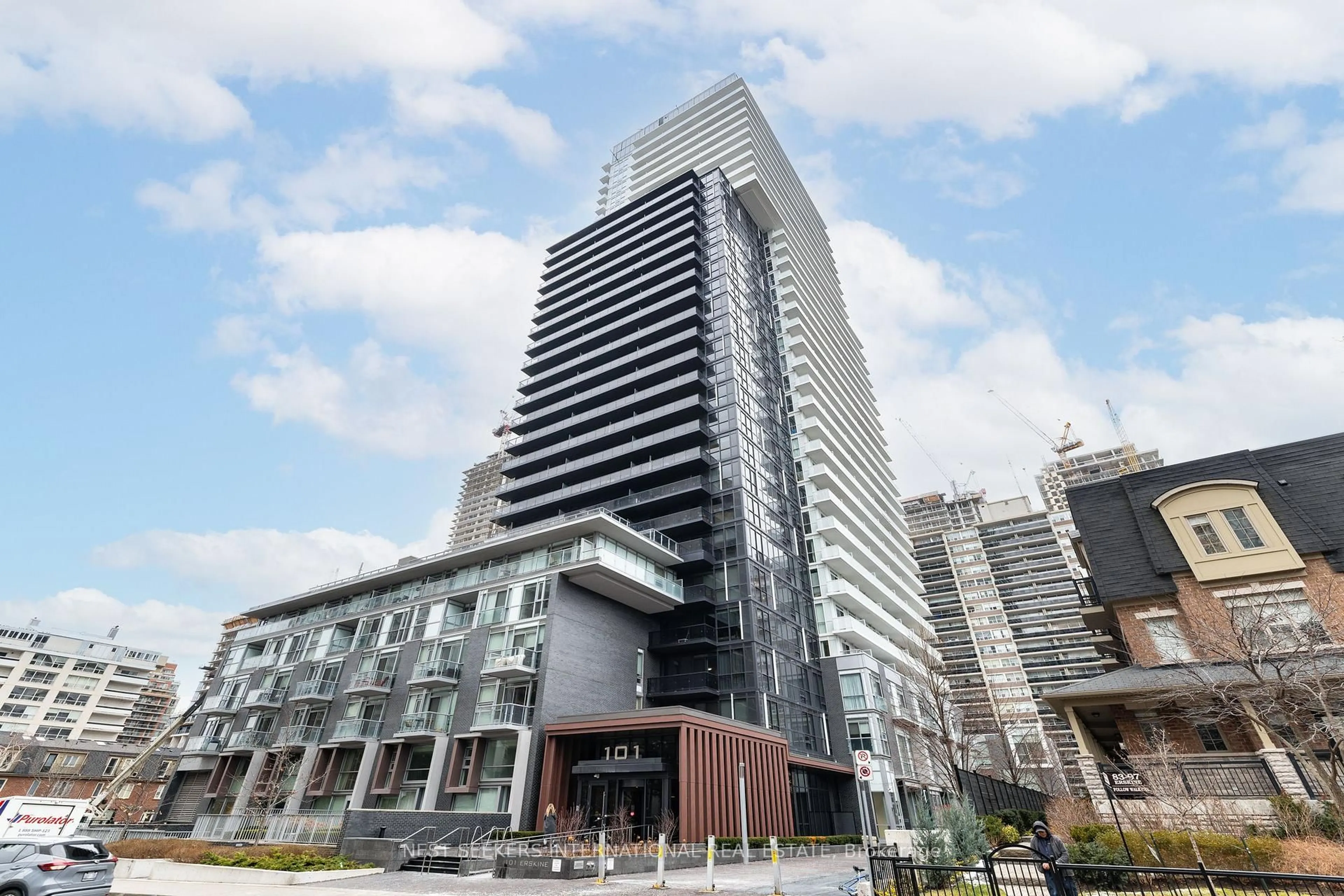 Patio, building for 101 Erskine Ave #2802, Toronto Ontario M4P 1Y5