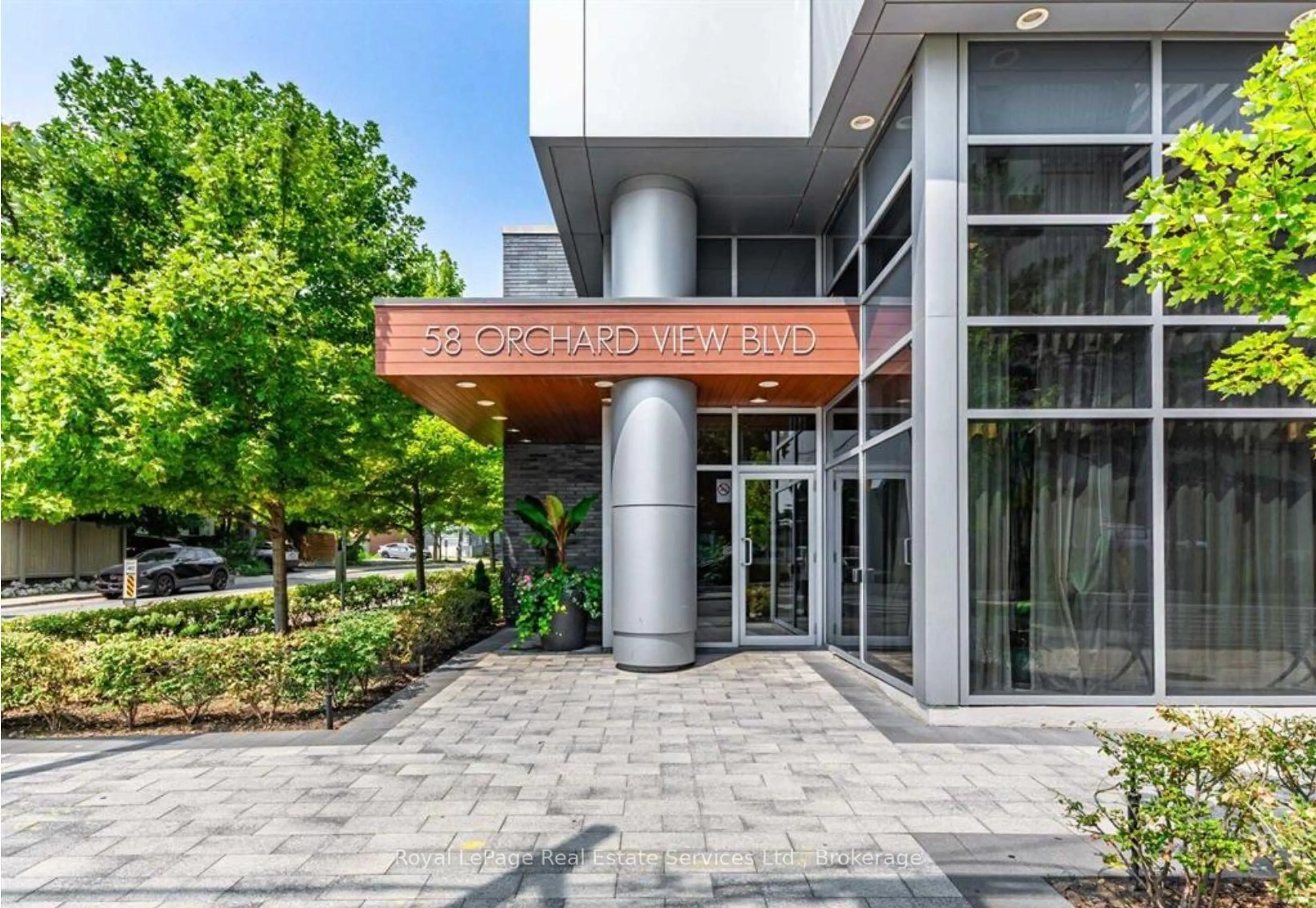 Indoor foyer for 58 Orchard View Blvd #1711, Toronto Ontario M4R 0A2