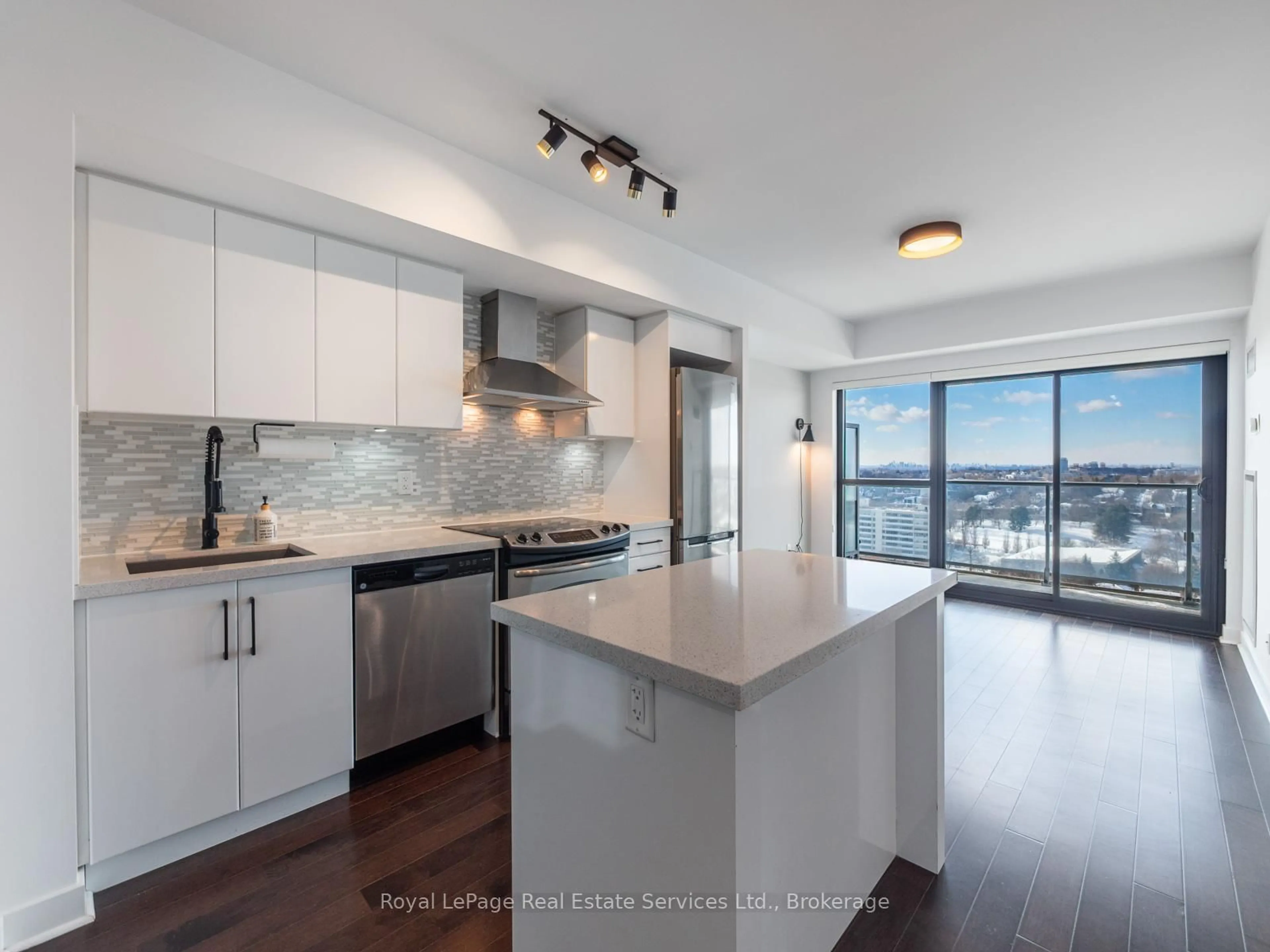 Open concept kitchen, ceramic/tile floor for 58 Orchard View Blvd #1711, Toronto Ontario M4R 0A2