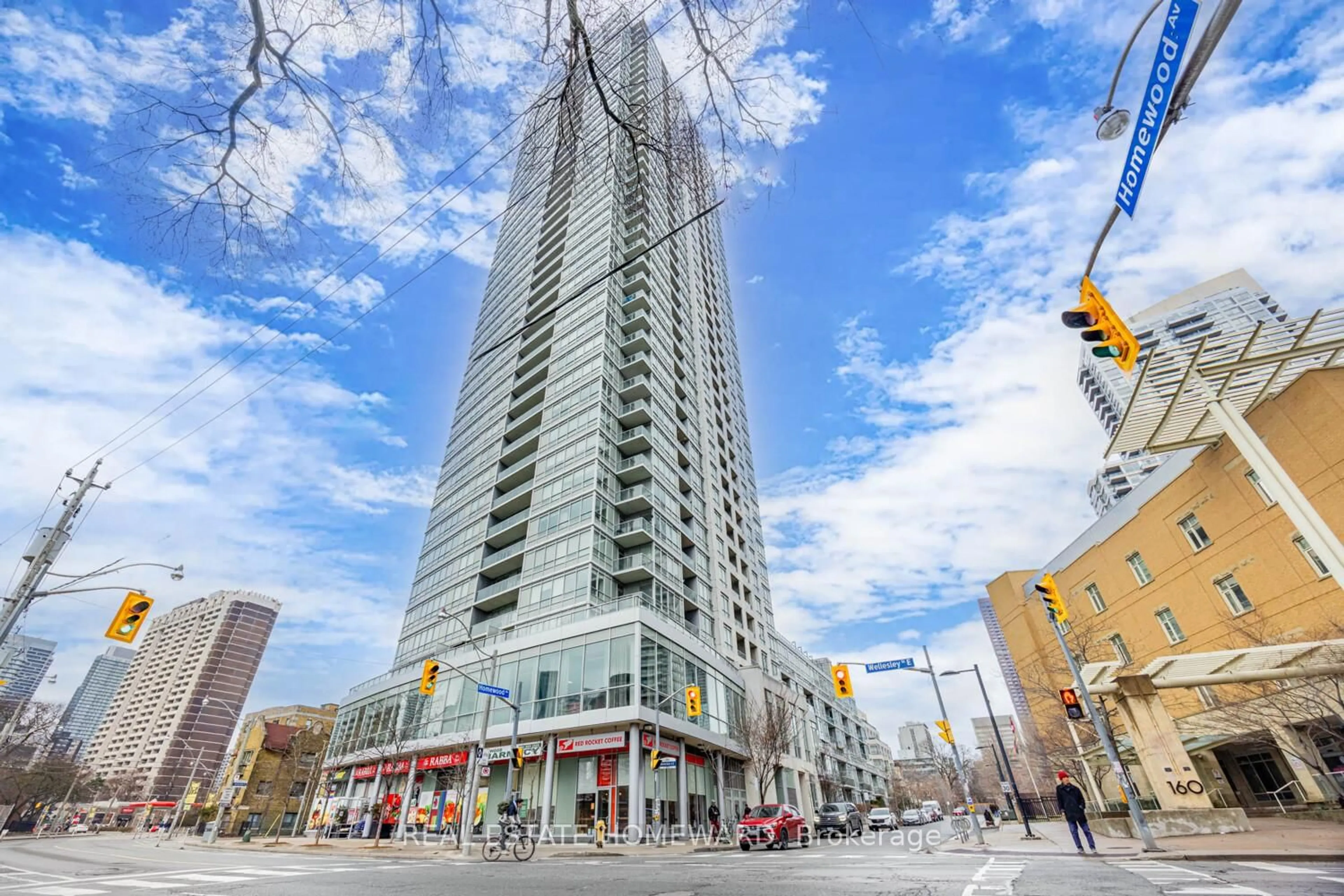 Patio, building for 120 Homewood Ave #3106, Toronto Ontario M4Y 2J3