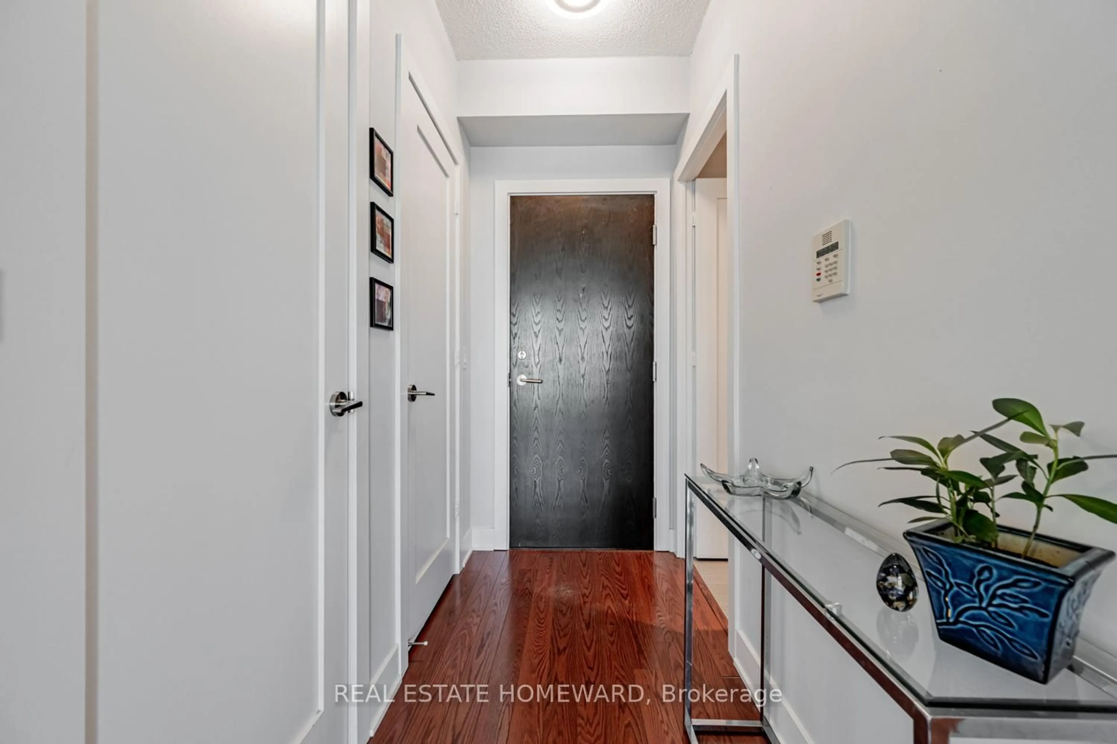 Indoor entryway for 120 Homewood Ave #3106, Toronto Ontario M4Y 2J3