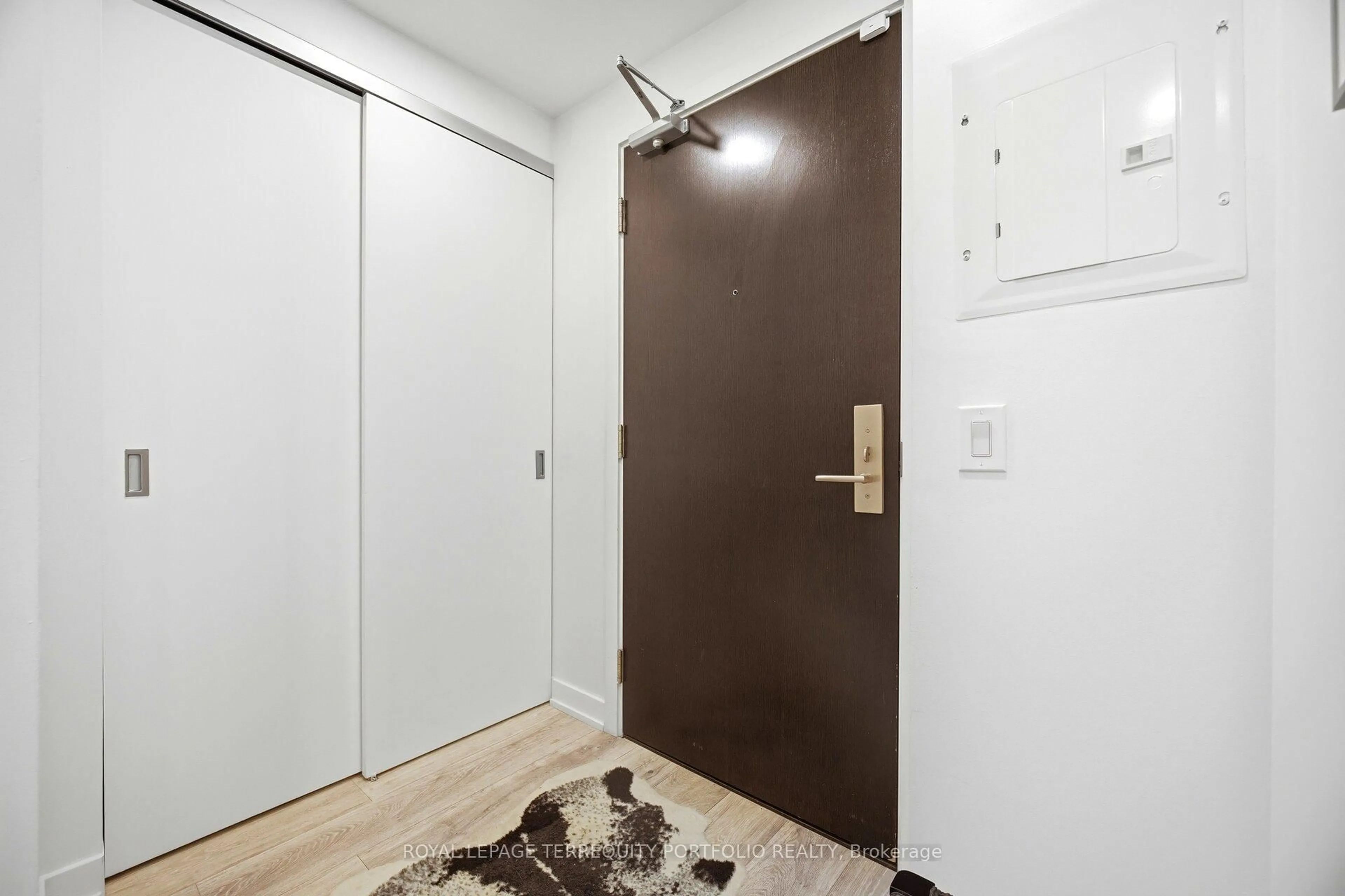 Indoor entryway for 55 Ontario St #309, Toronto Ontario M5A 0T8