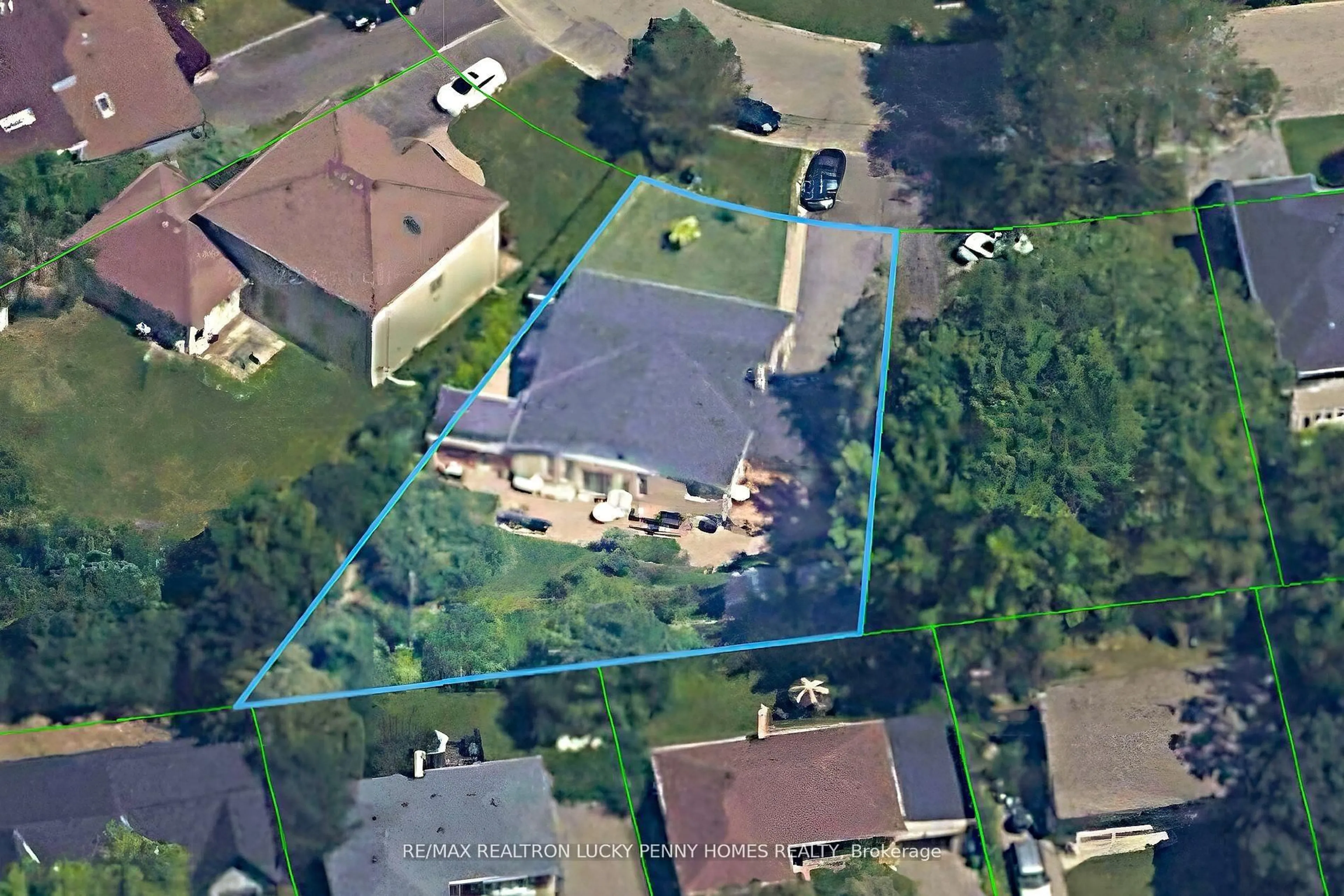 A pic from outside/outdoor area/front of a property/back of a property/a pic from drone, street for 61 Hurlingham Cres, Toronto Ontario M3B 2P9