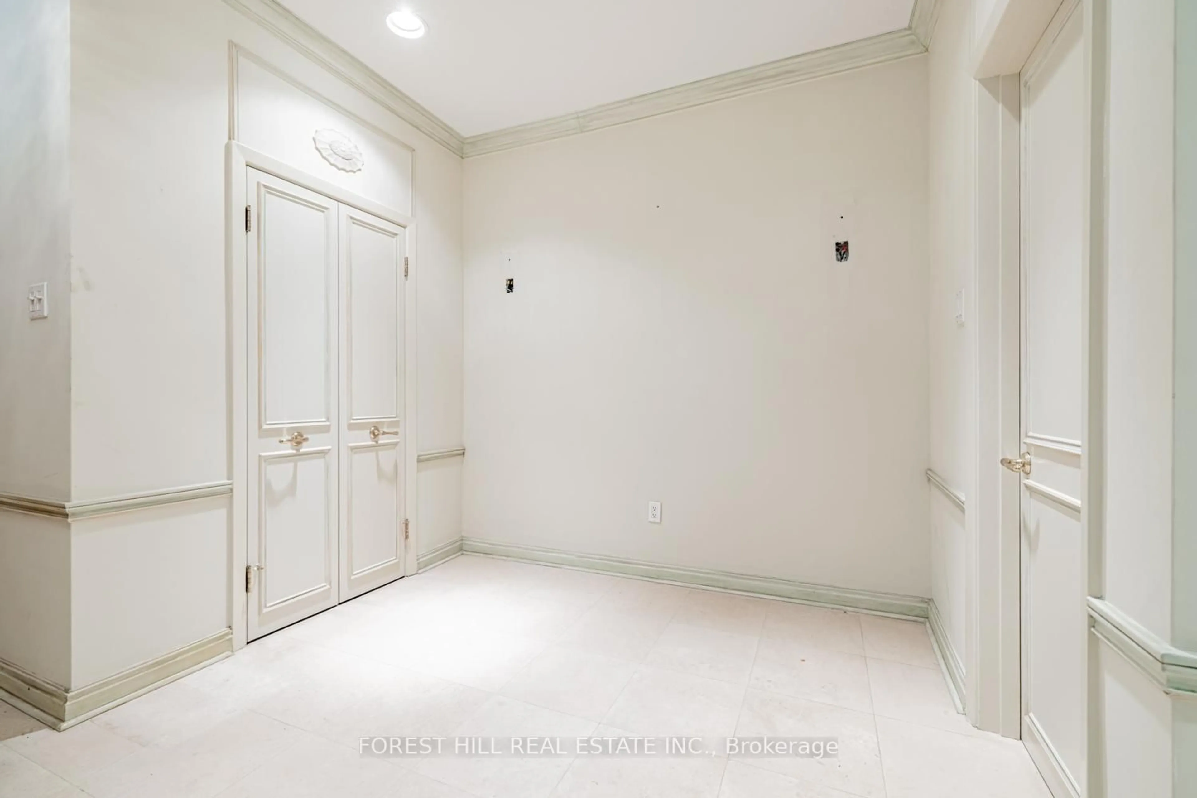 Unknown for 82 Oriole Rd, Toronto Ontario M4V 2G1