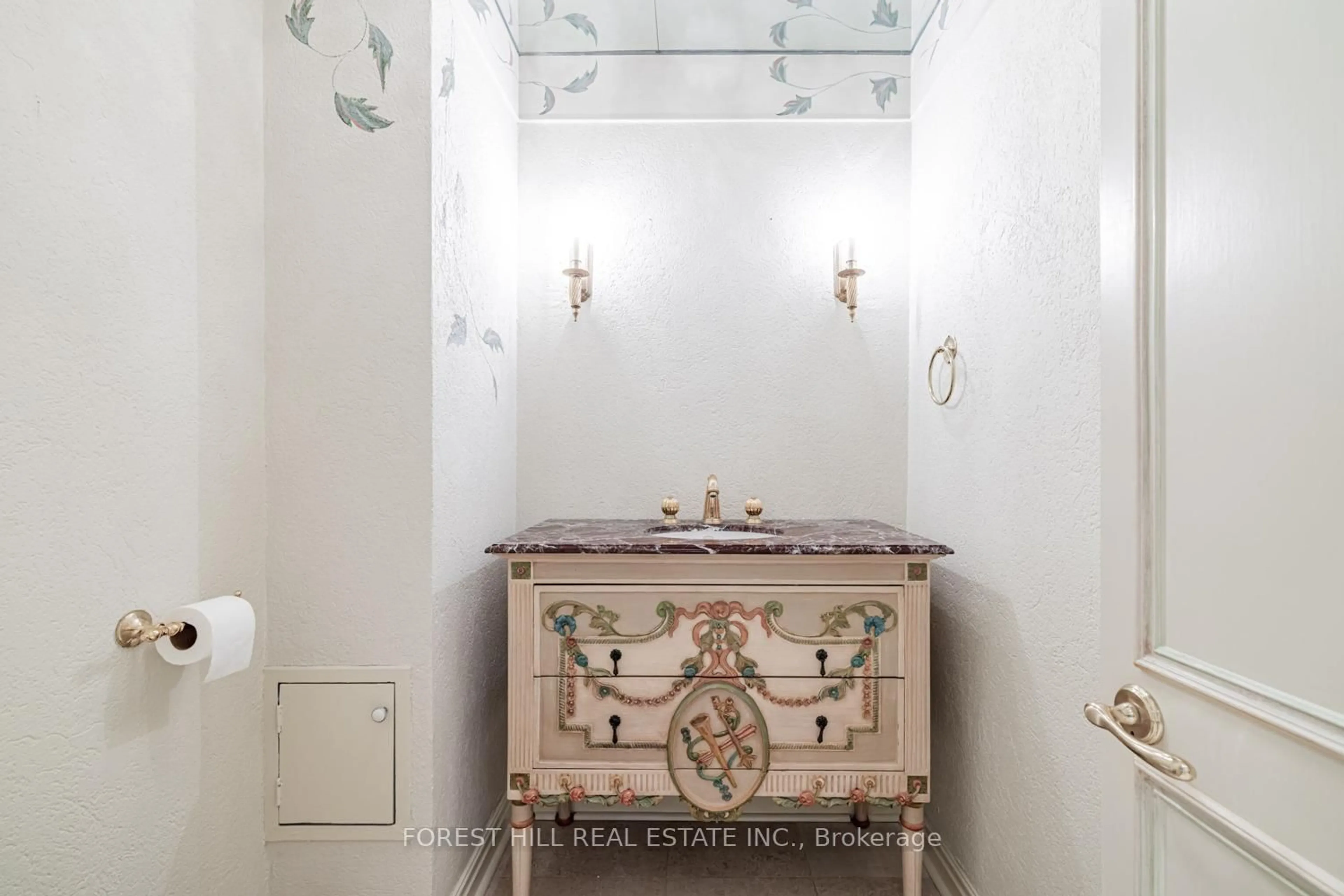 Unknown for 82 Oriole Rd, Toronto Ontario M4V 2G1