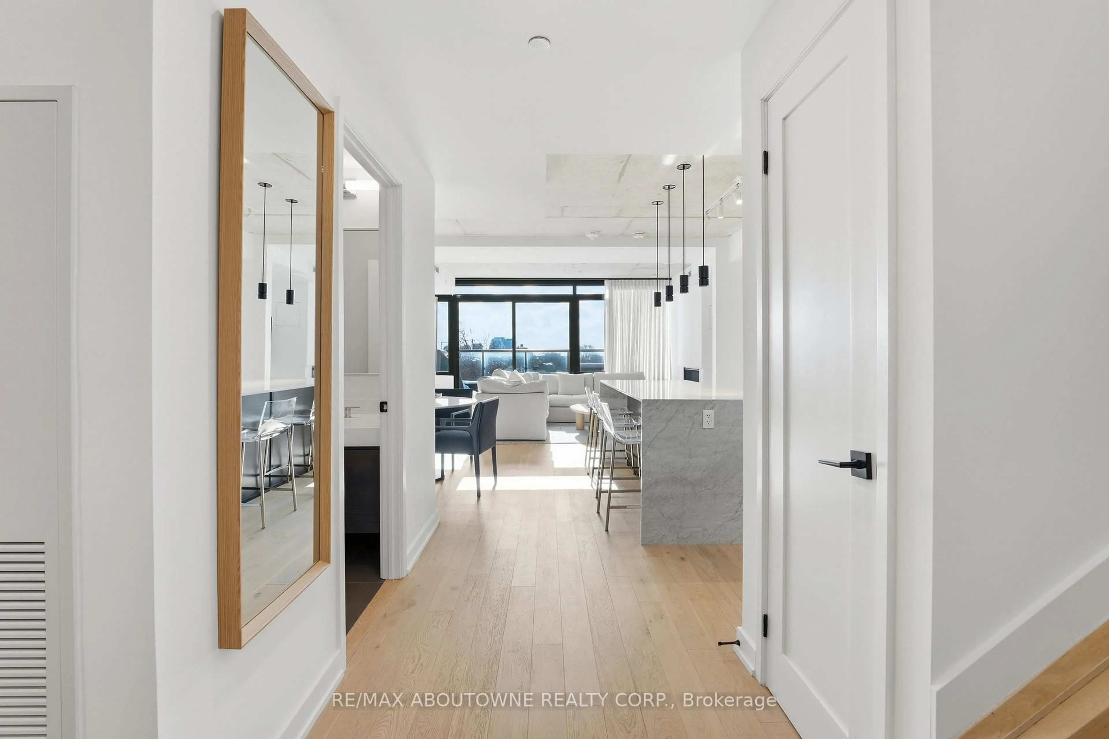 Indoor entryway for 899 College St #PH619, Toronto Ontario M6H 3P7