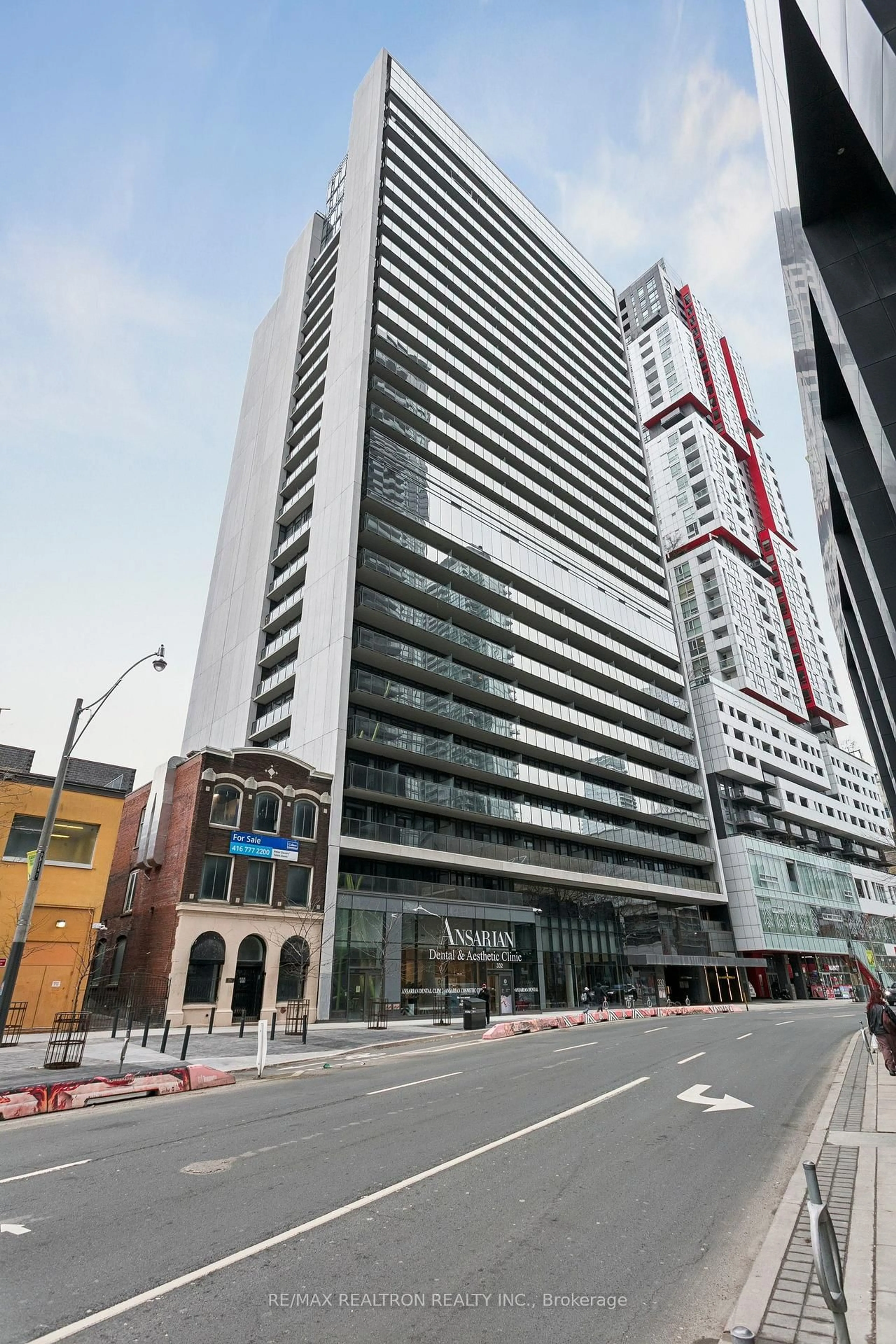 Indoor foyer for 330 Richmond St #307, Toronto Ontario M5V 1X2