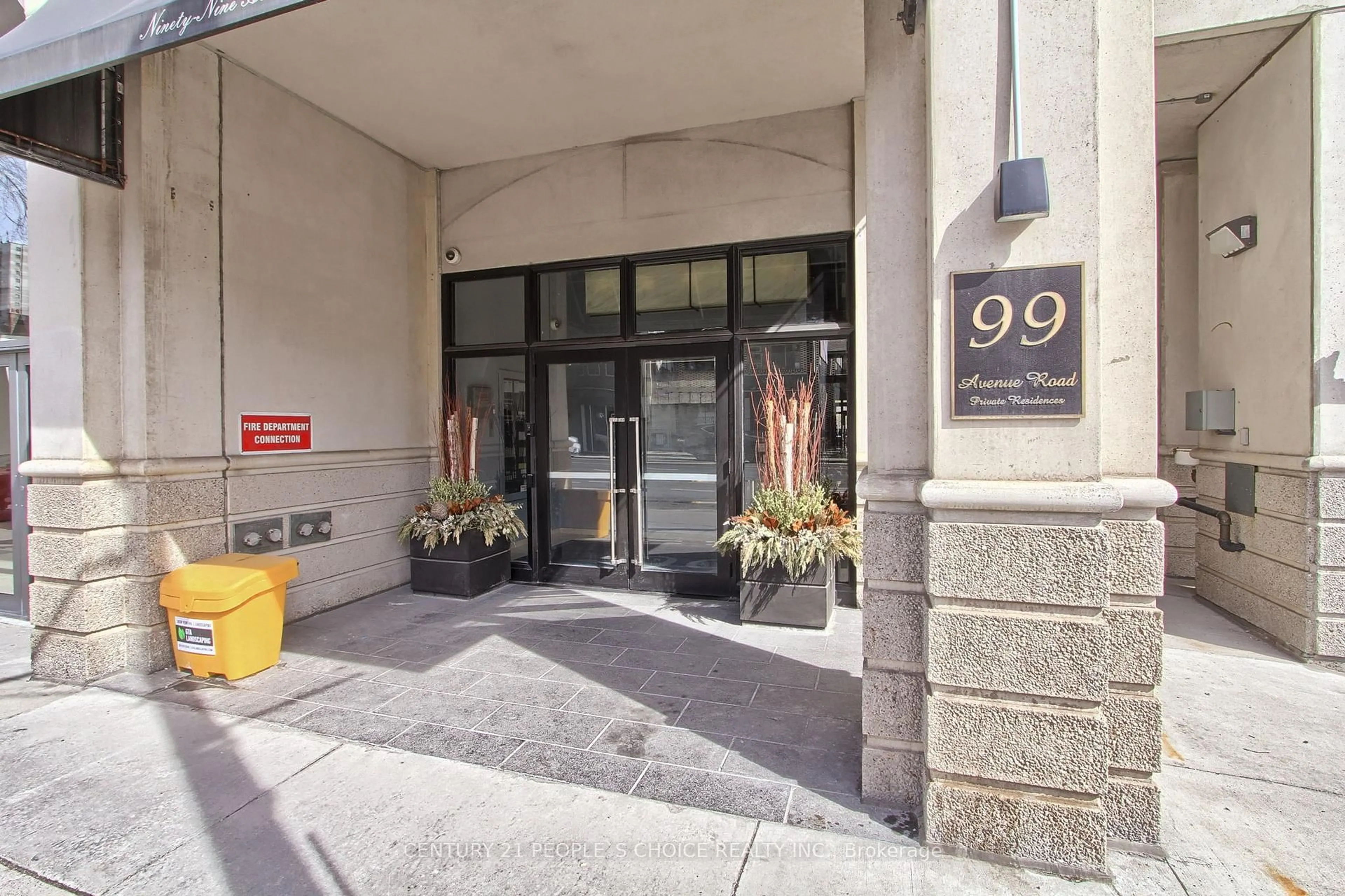 Indoor foyer for 99 Avenue Rd #706, Toronto Ontario M5R 2G5