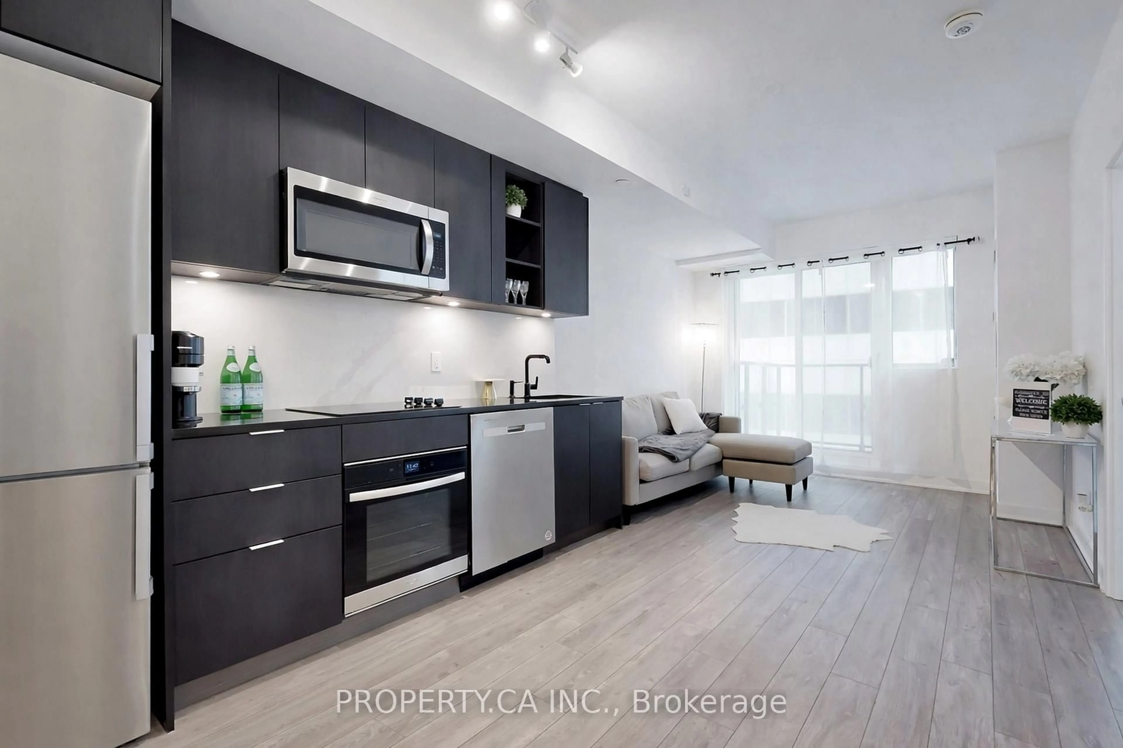 Open concept kitchen, unknown for 543 Richmond St #1029, Toronto Ontario M5V 0W9