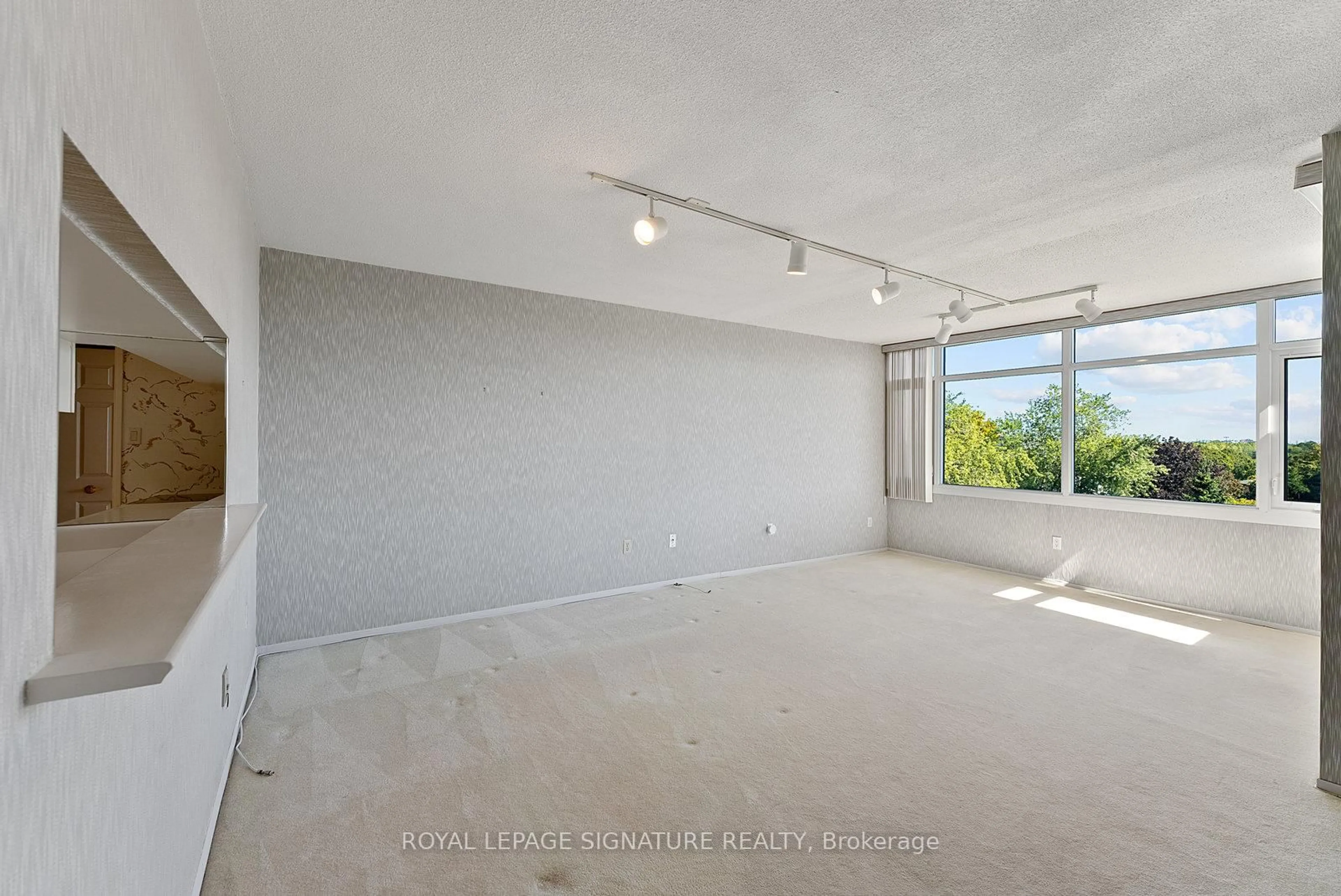 A pic of a room for 1555 Finch Ave #404, Toronto Ontario M2J 4X9