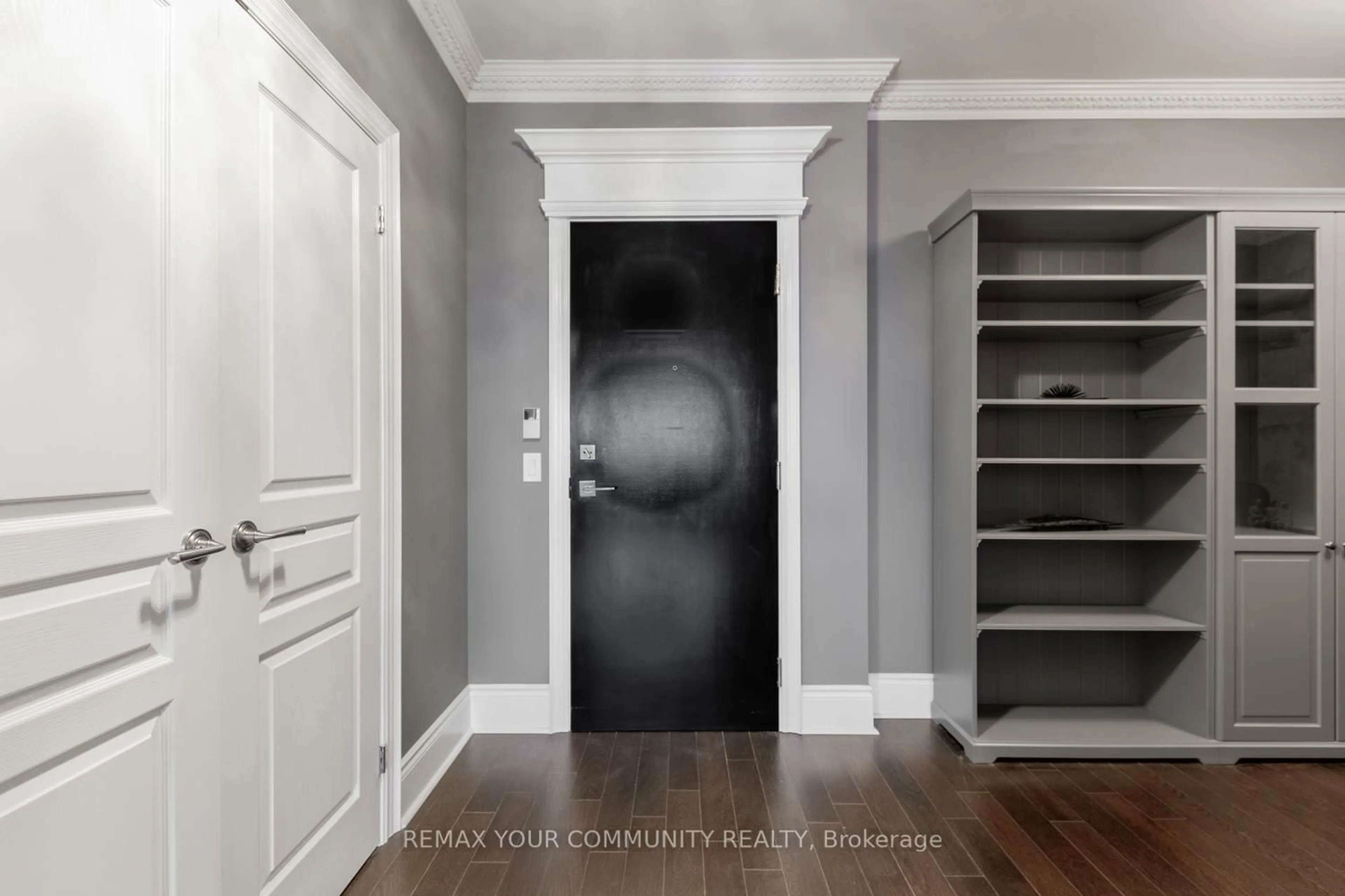 Indoor entryway for 10 Northtown Way #305, Toronto Ontario M2N 7L4