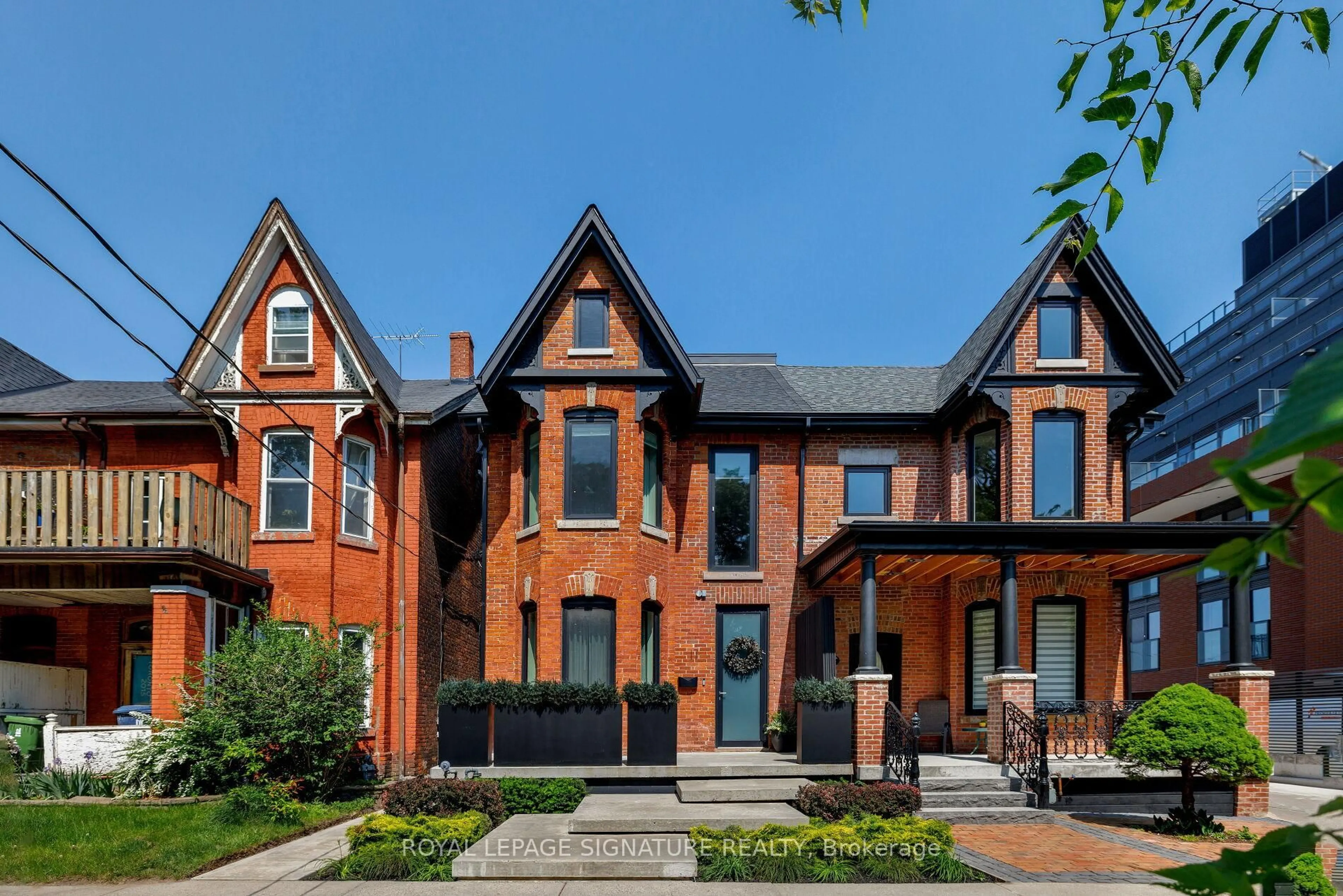 Home with brick exterior material, street for 17 Lakeview Ave, Toronto Ontario M6J 3B2