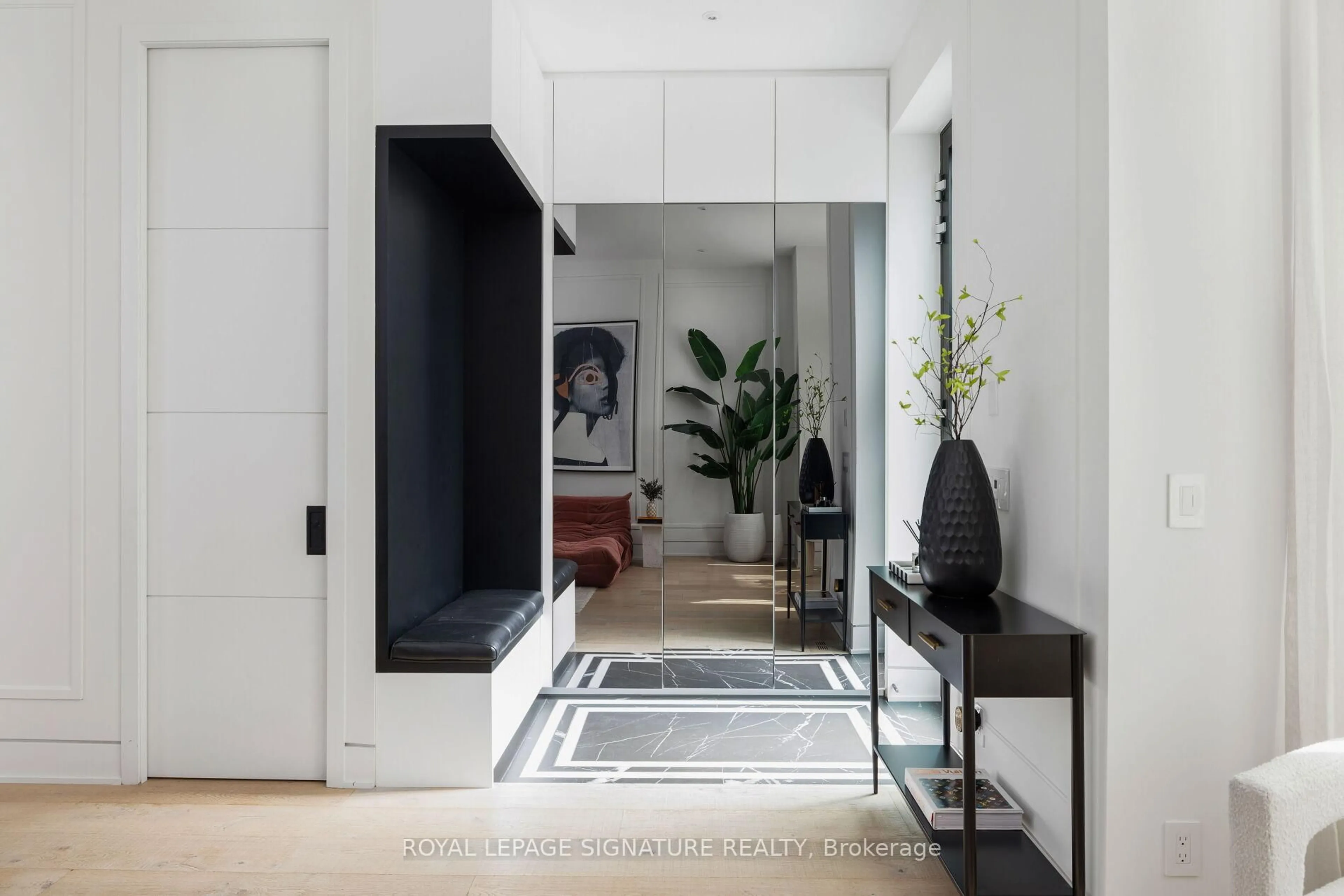 Indoor entryway for 17 Lakeview Ave, Toronto Ontario M6J 3B2