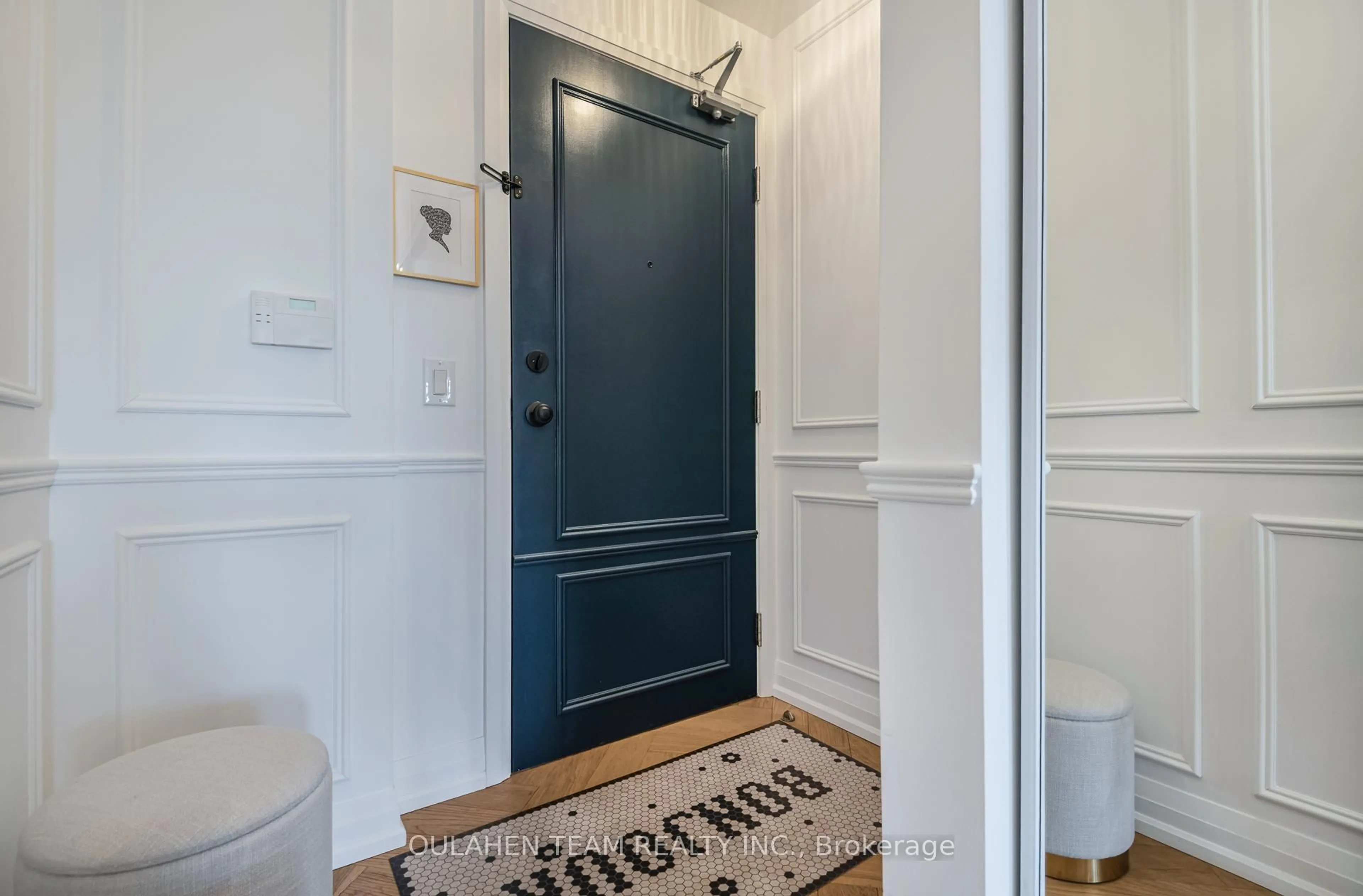 Indoor entryway for 85 The Donway #409, Toronto Ontario M3C 0L9