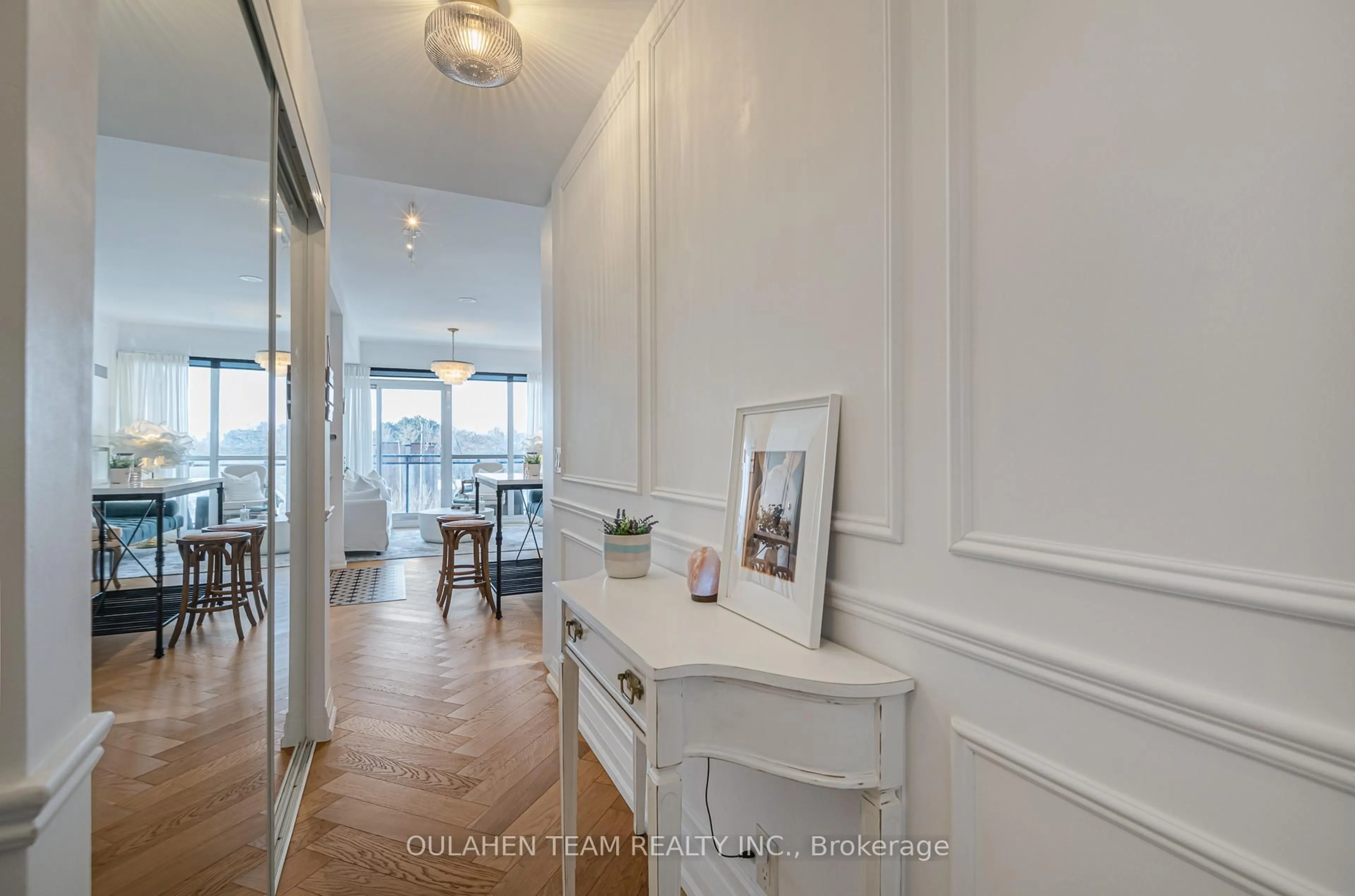 Indoor entryway for 85 The Donway #409, Toronto Ontario M3C 0L9